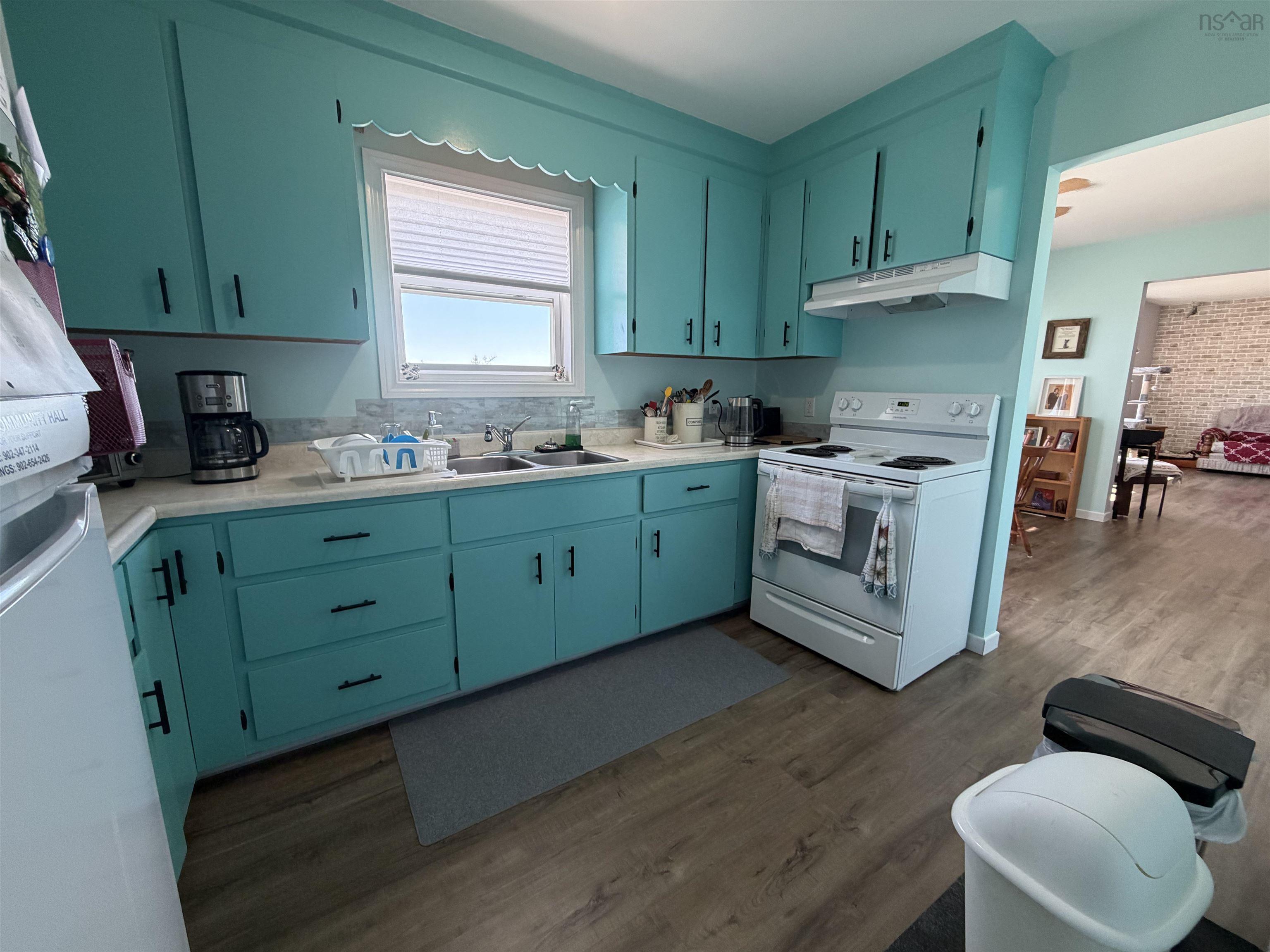 $279,900.00: 28019 Highway 7, Moosehead