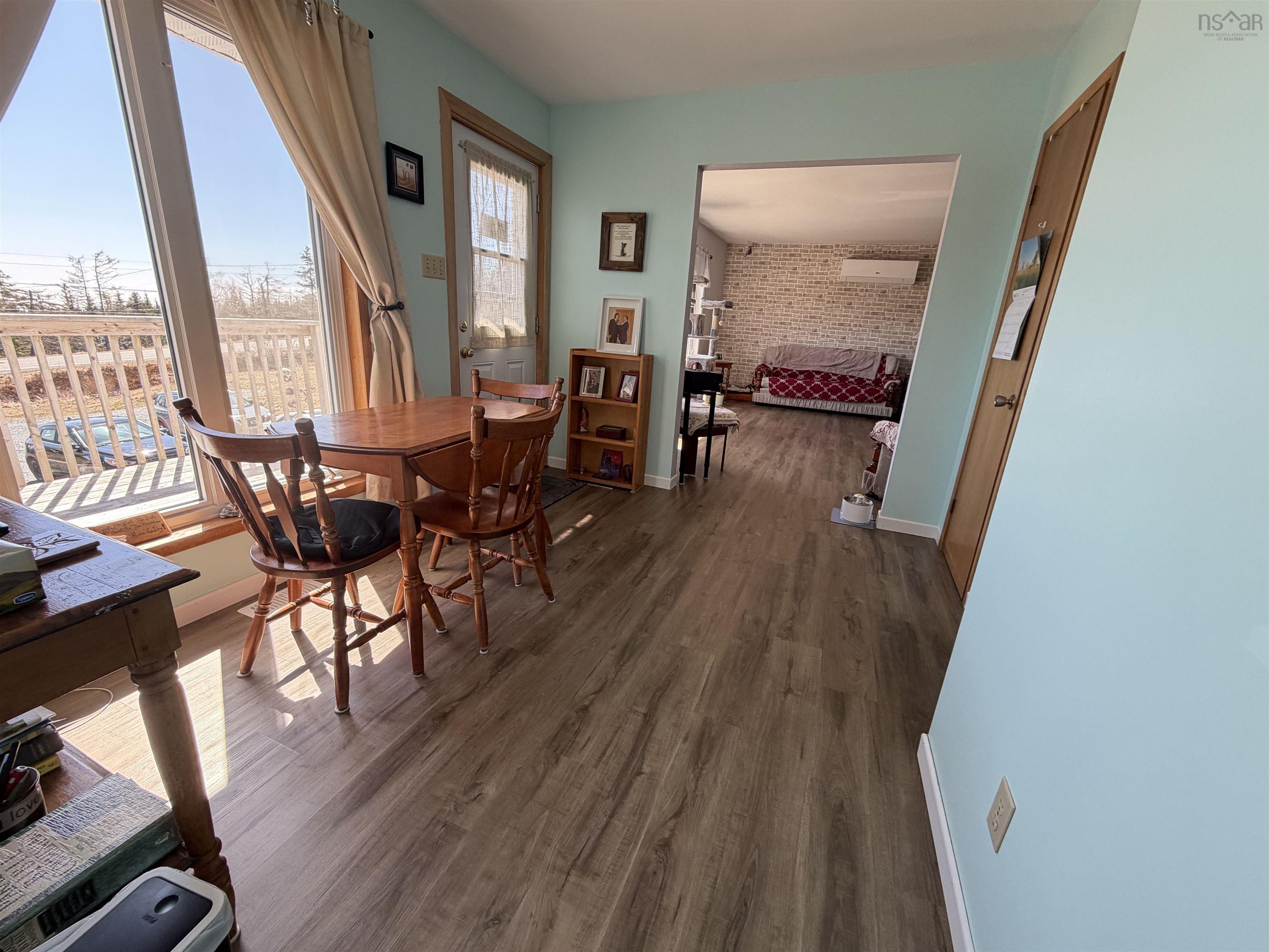 $279,900.00: 28019 Highway 7, Moosehead