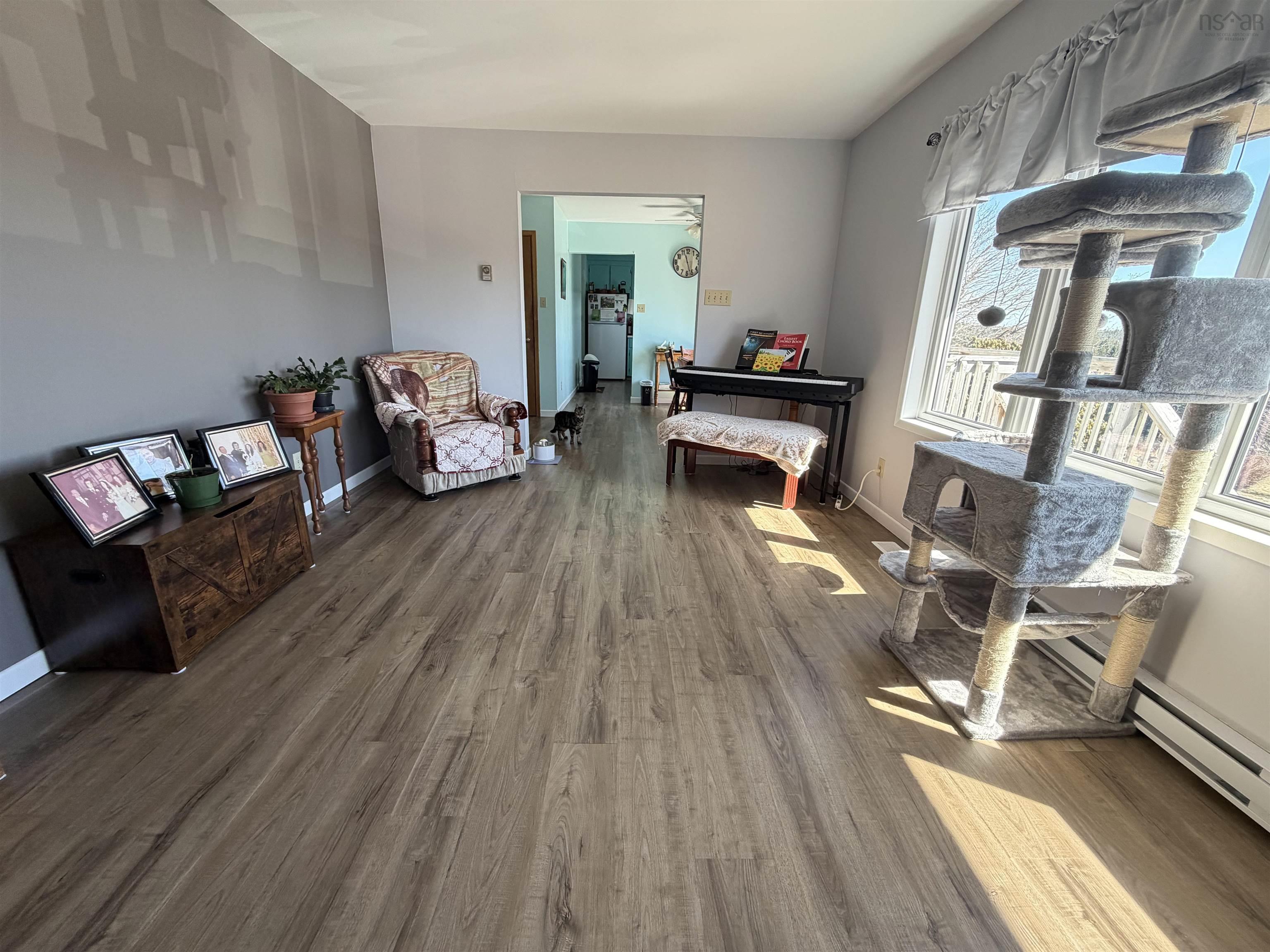 $279,900.00: 28019 Highway 7, Moosehead