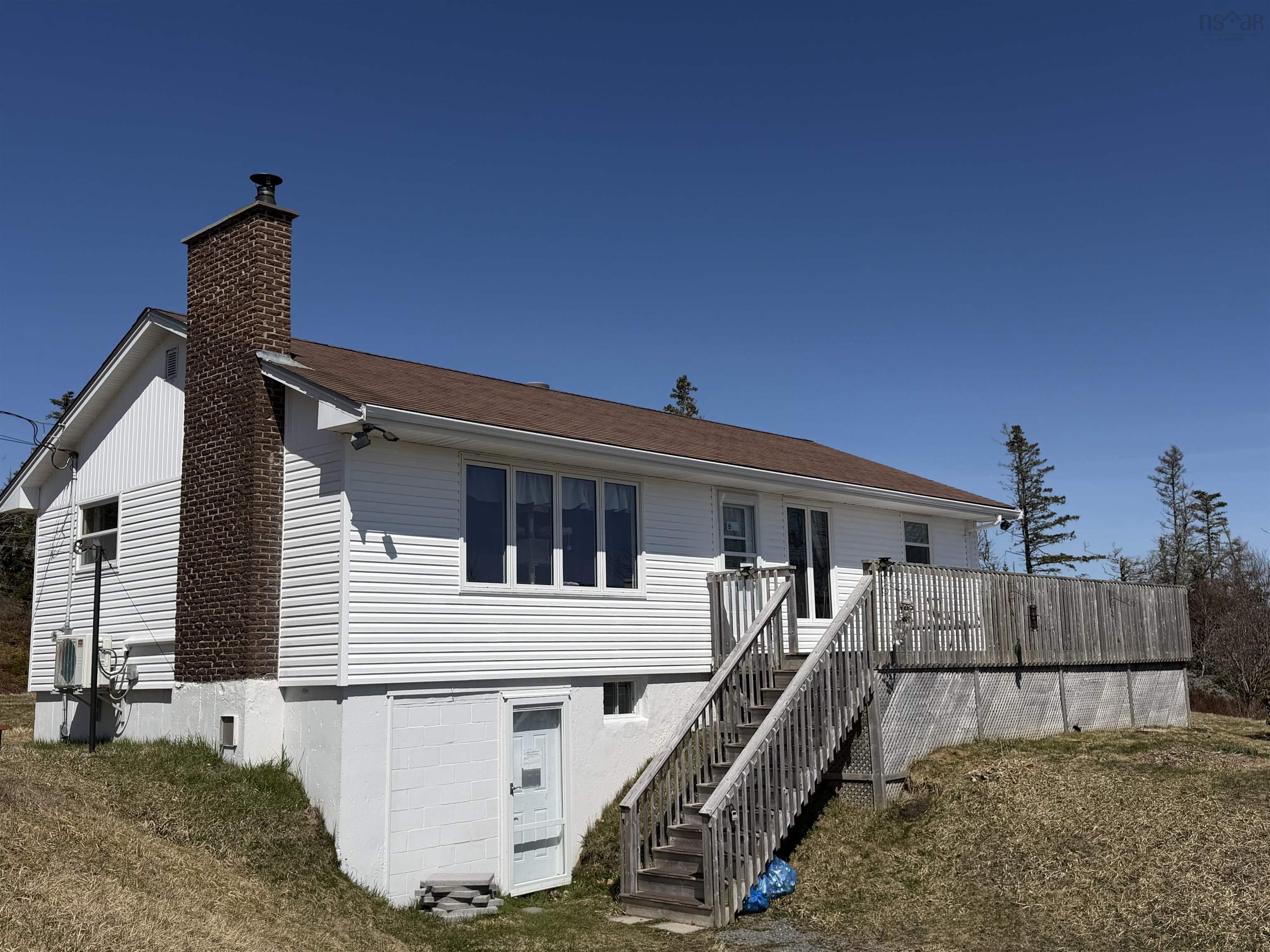 $279,900.00: 28019 Highway 7, Moosehead