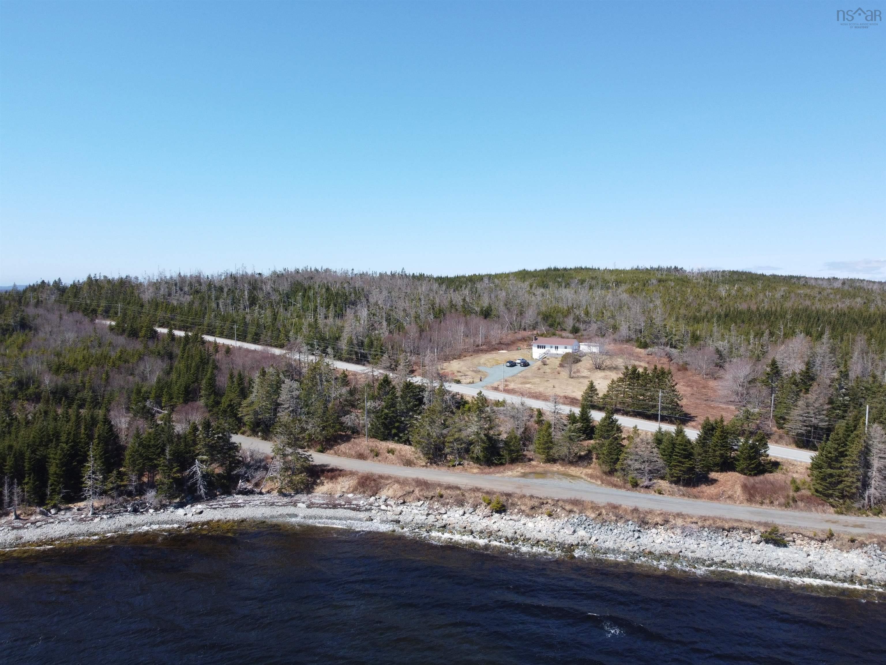 $279,900.00: 28019 Highway 7, Moosehead