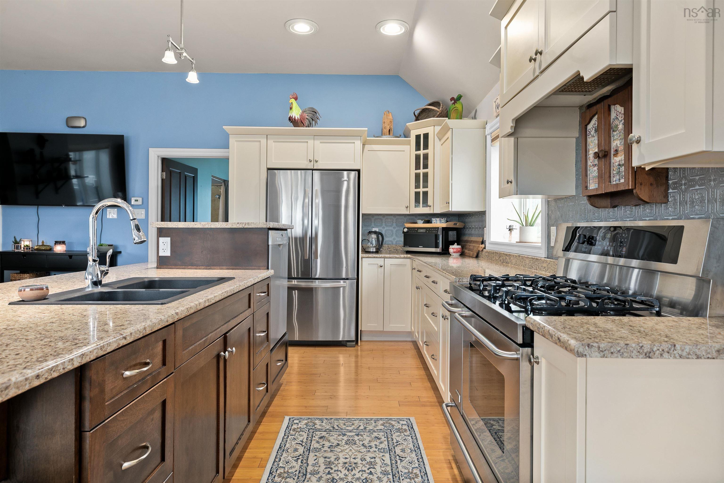 $690,000.00: 11 East River Point Road, East River Point