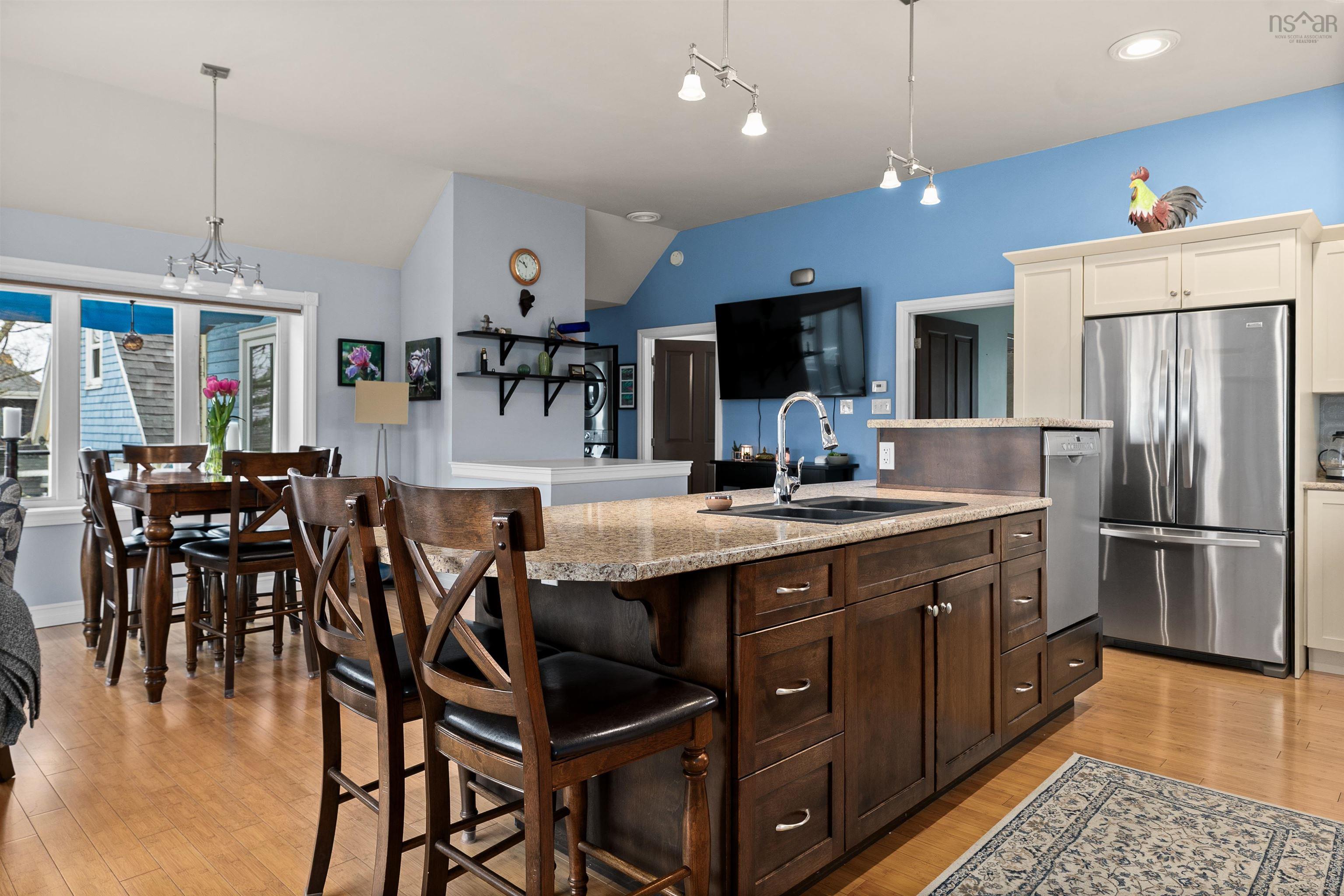 $690,000.00: 11 East River Point Road, East River Point