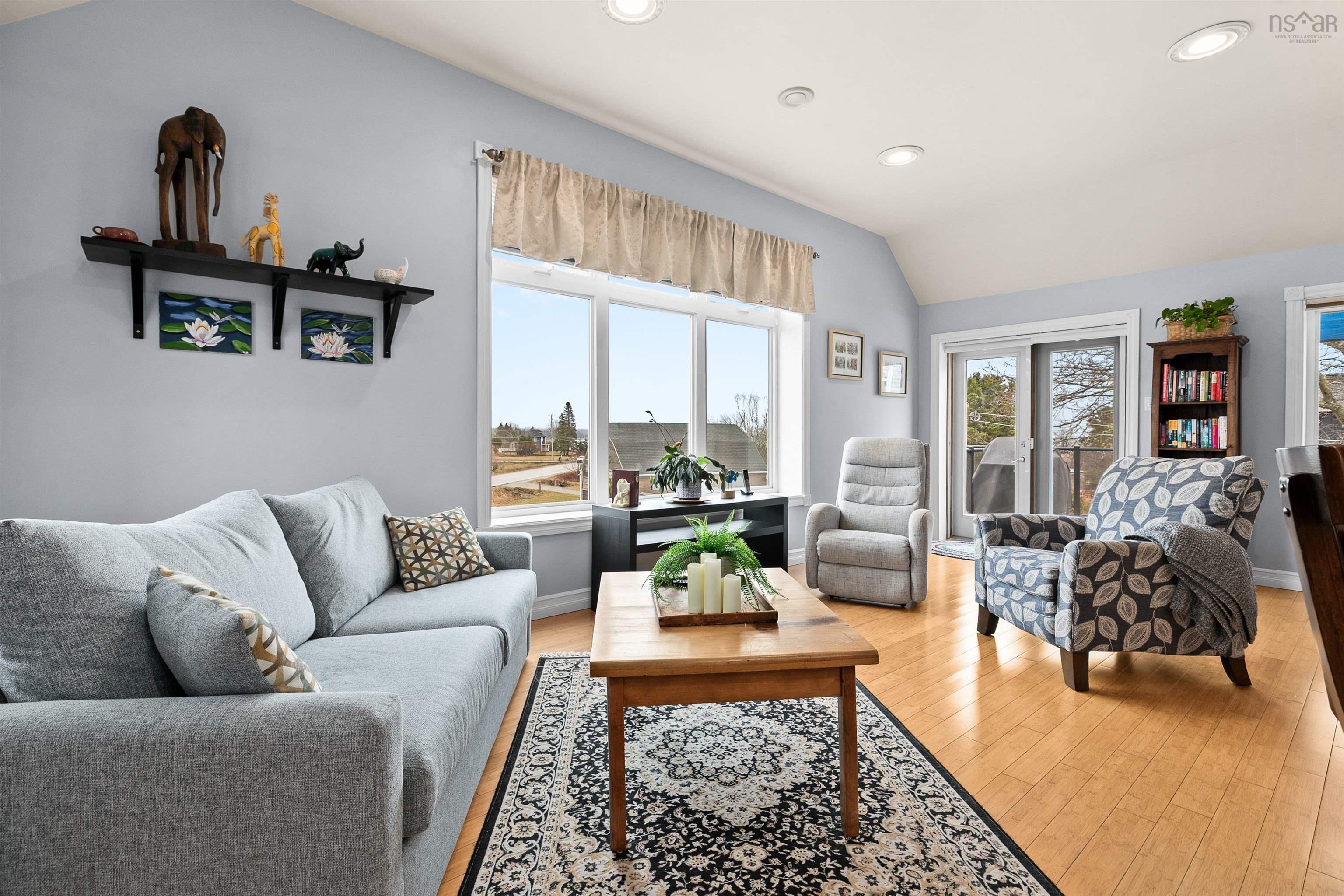 $690,000.00: 11 East River Point Road, East River Point