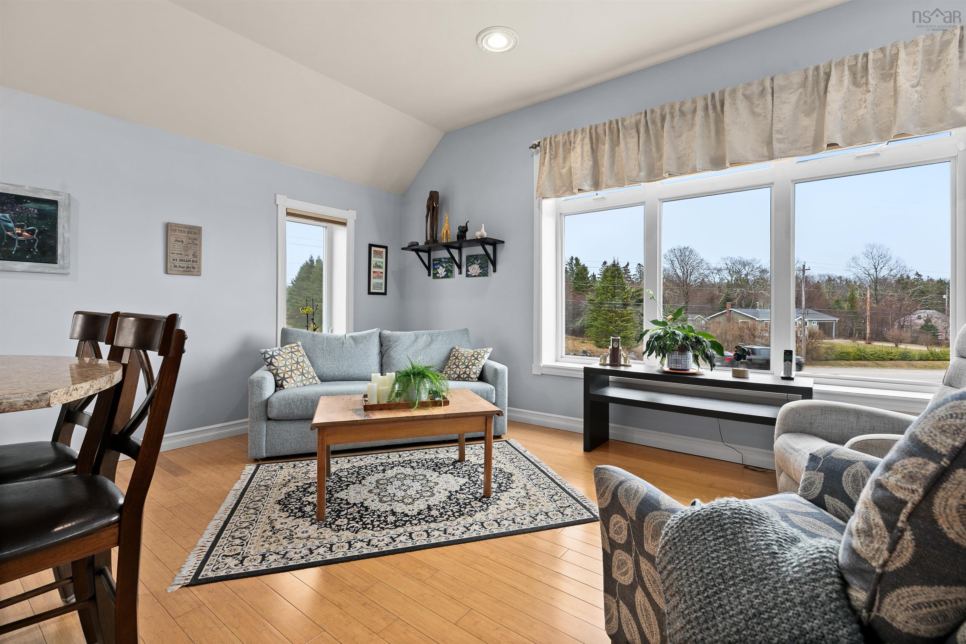 $690,000.00: 11 East River Point Road, East River Point