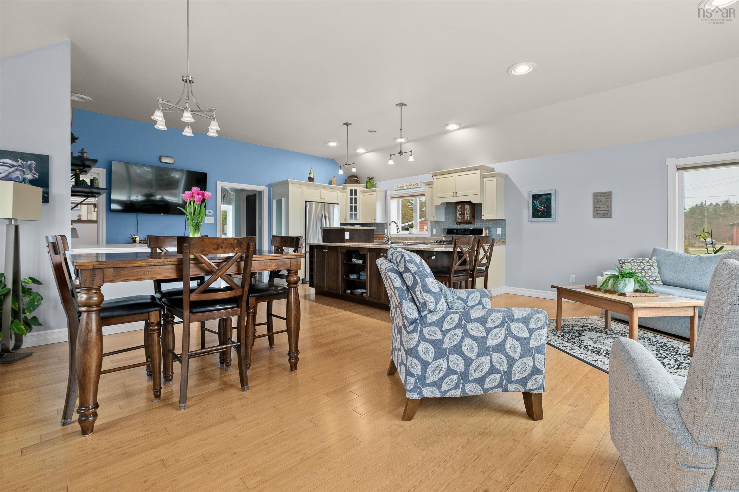 $690,000.00: 11 East River Point Road, East River Point