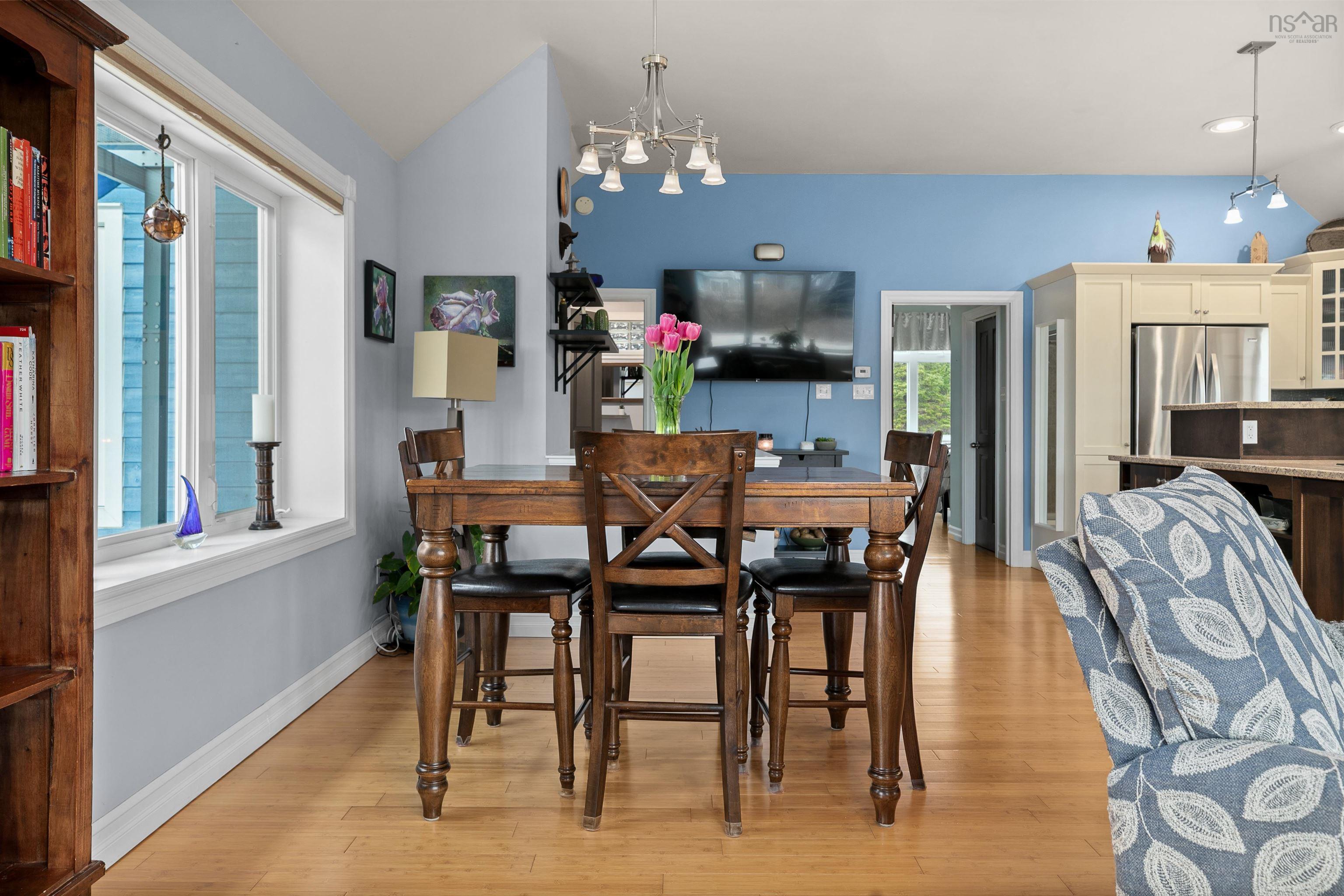 $690,000.00: 11 East River Point Road, East River Point