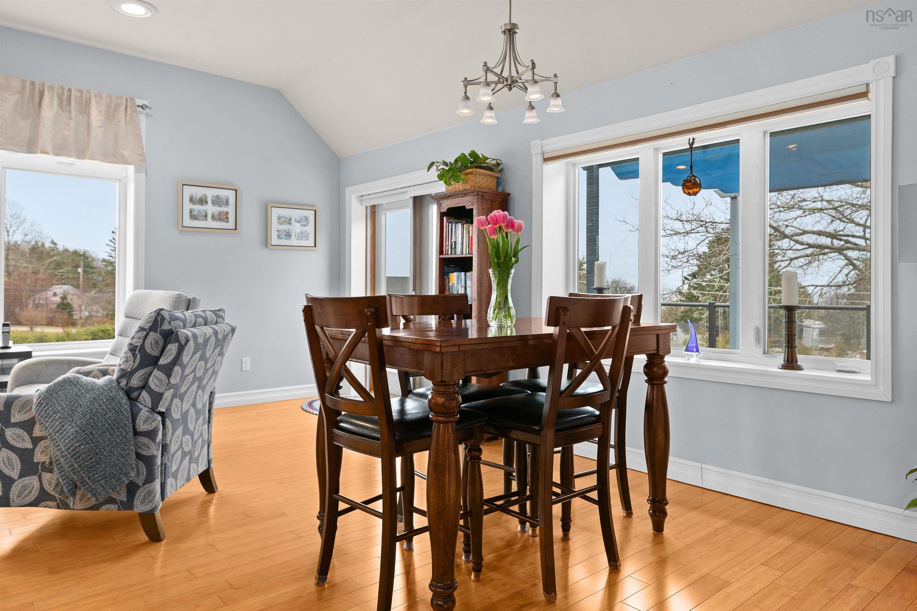 $690,000.00: 11 East River Point Road, East River Point