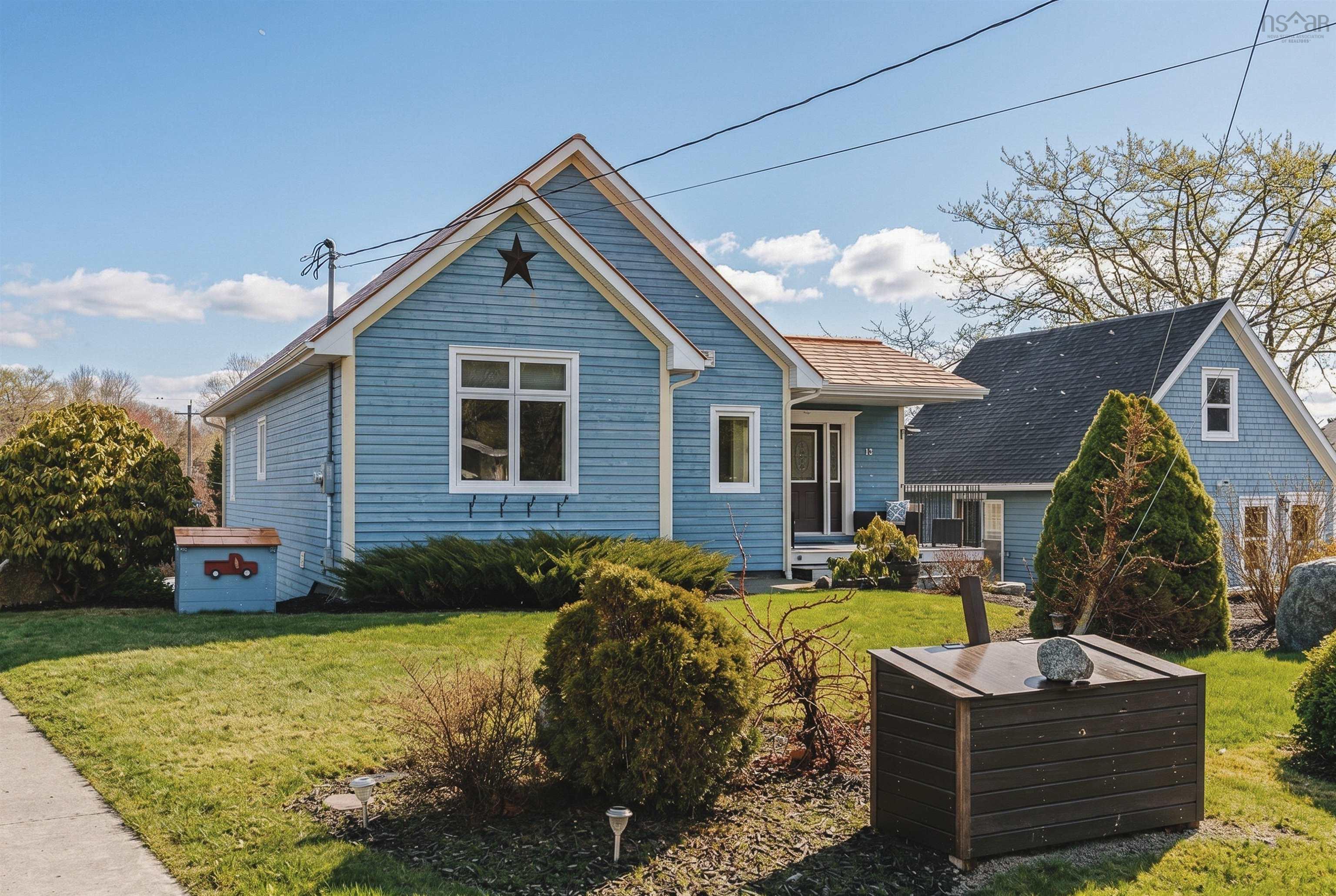 $690,000.00: 11 East River Point Road, East River Point