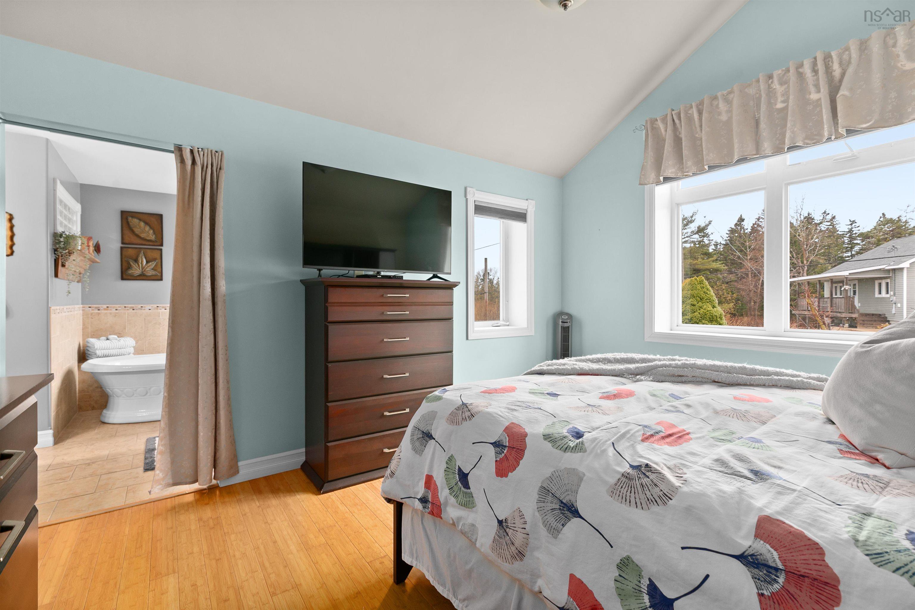 $690,000.00: 11 East River Point Road, East River Point