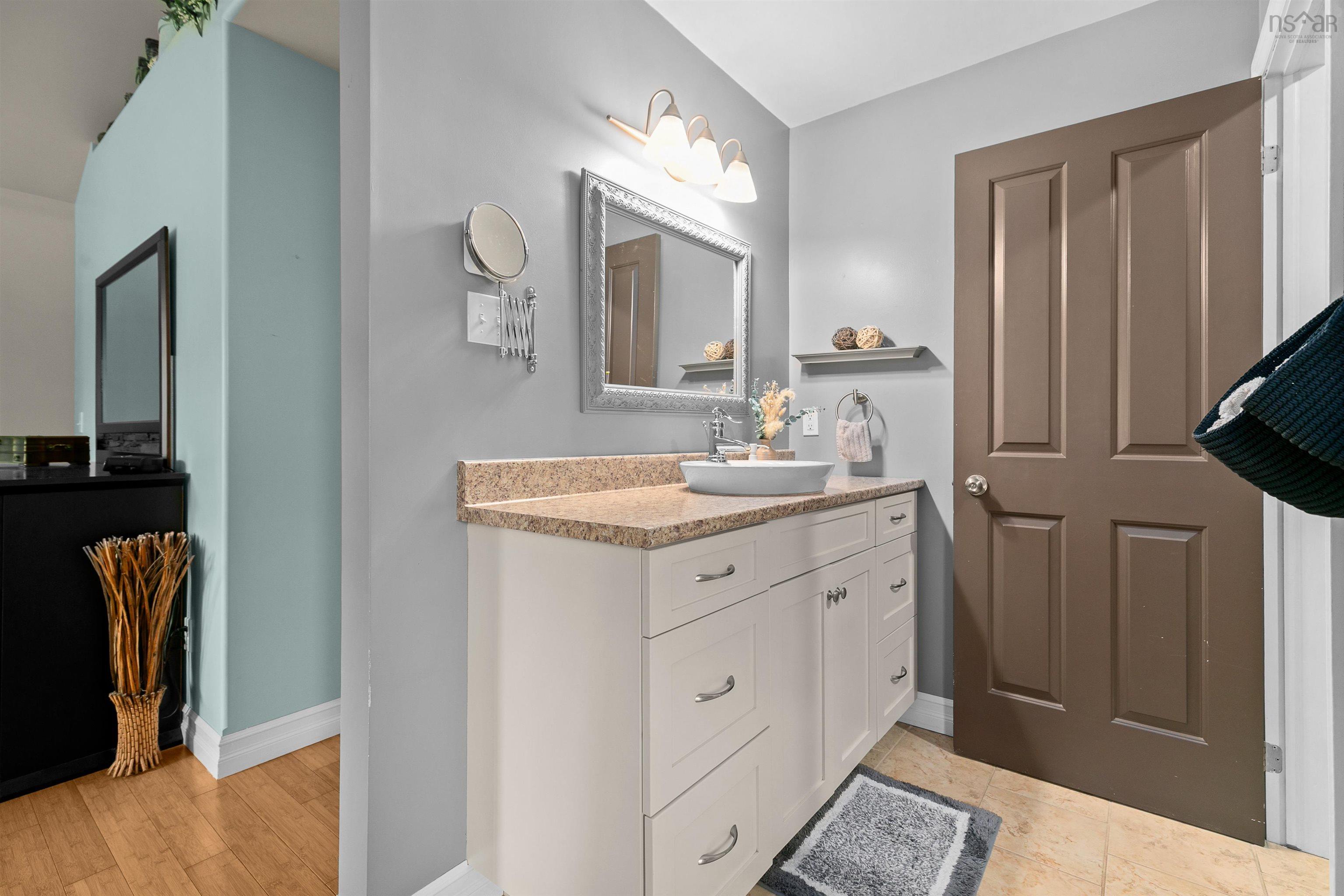 $690,000.00: 11 East River Point Road, East River Point