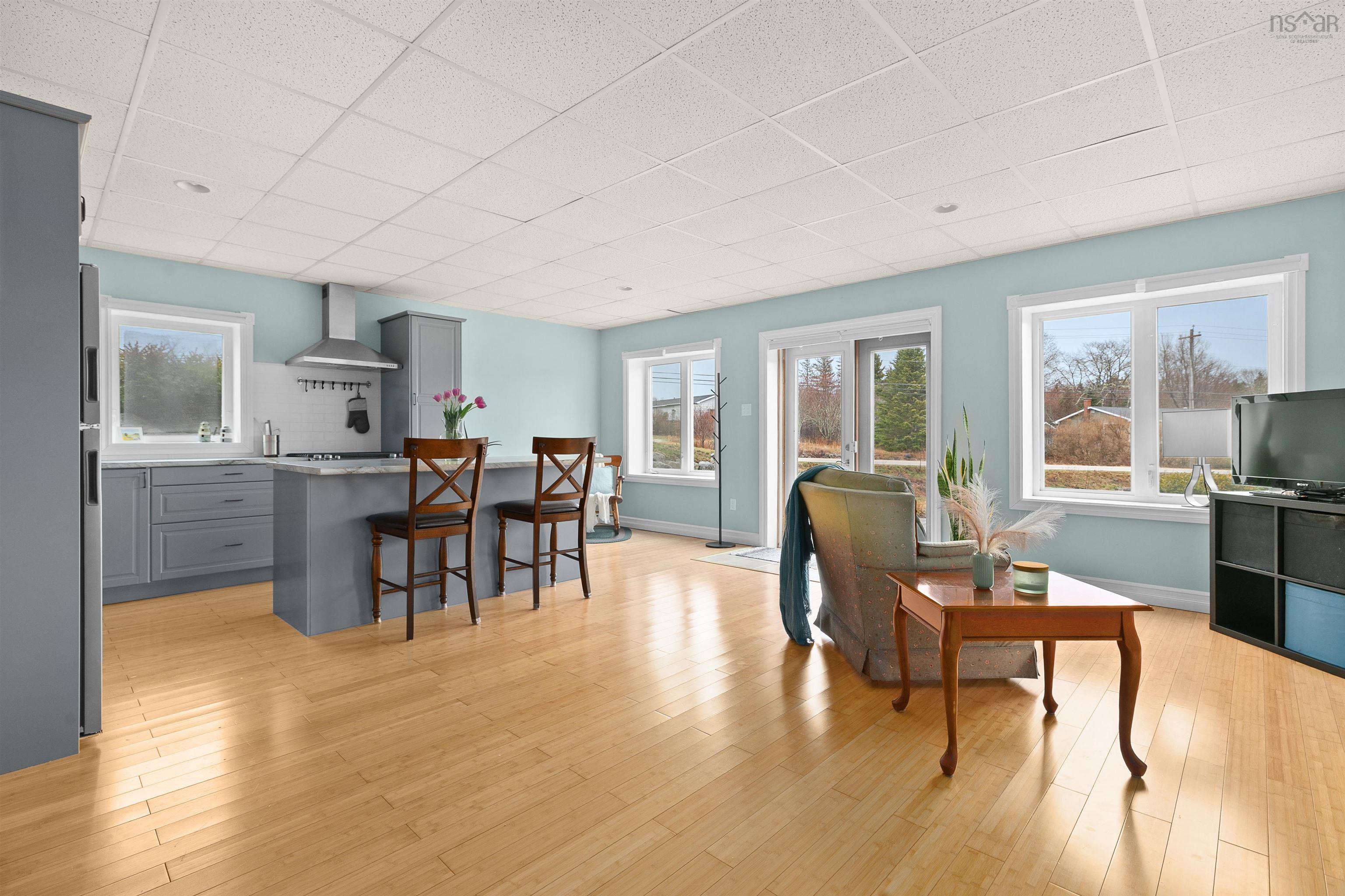 $690,000.00: 11 East River Point Road, East River Point