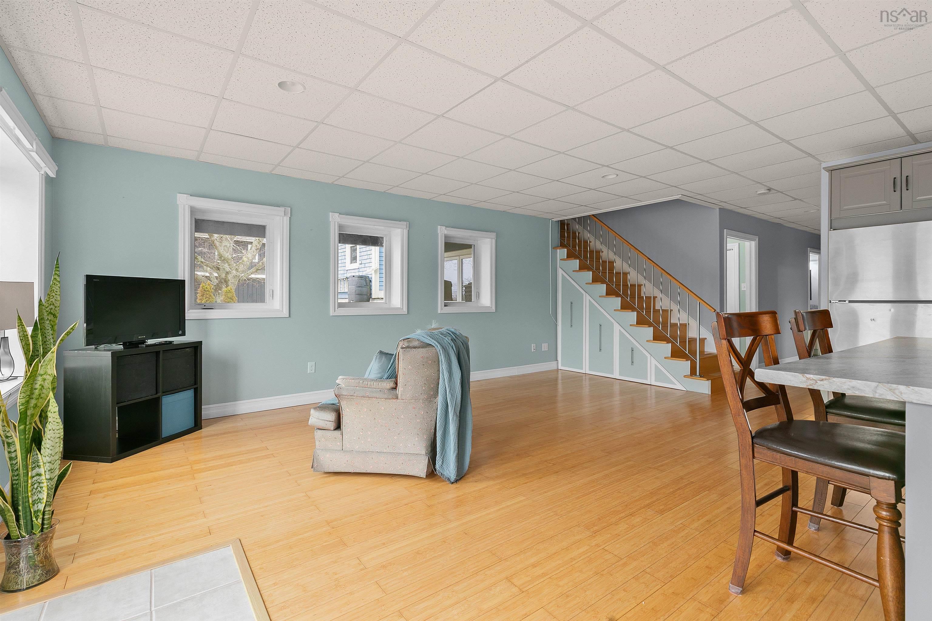 $690,000.00: 11 East River Point Road, East River Point