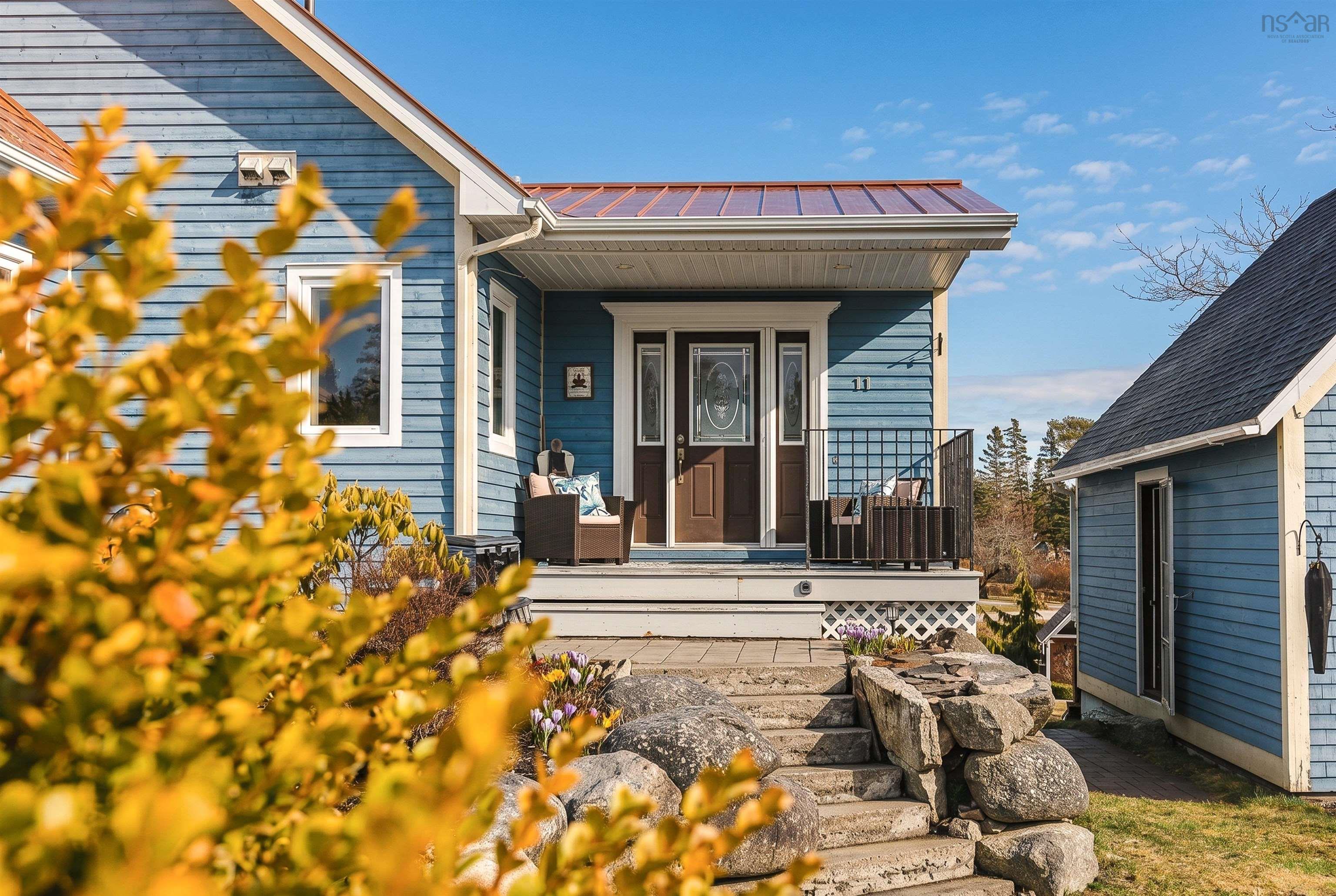 $690,000.00: 11 East River Point Road, East River Point