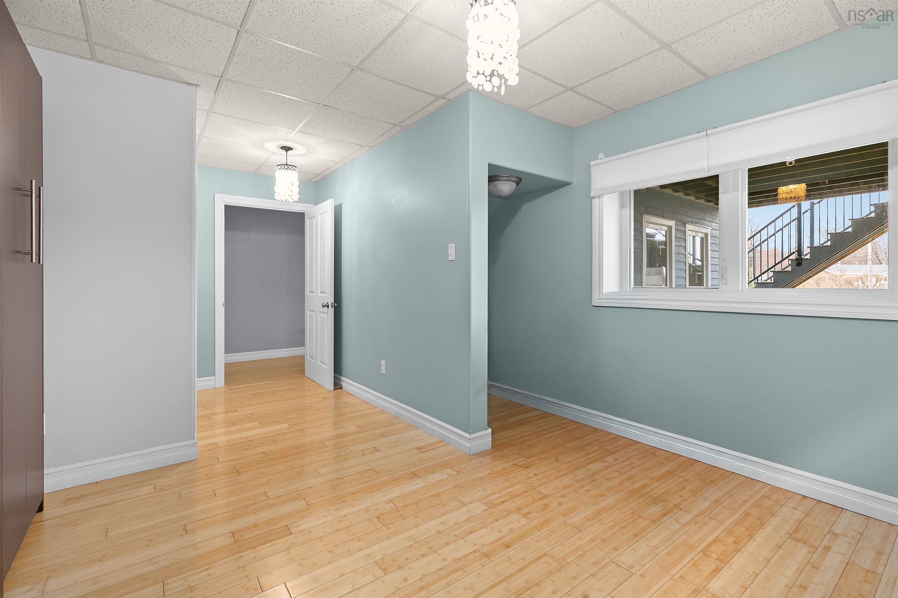 $690,000.00: 11 East River Point Road, East River Point