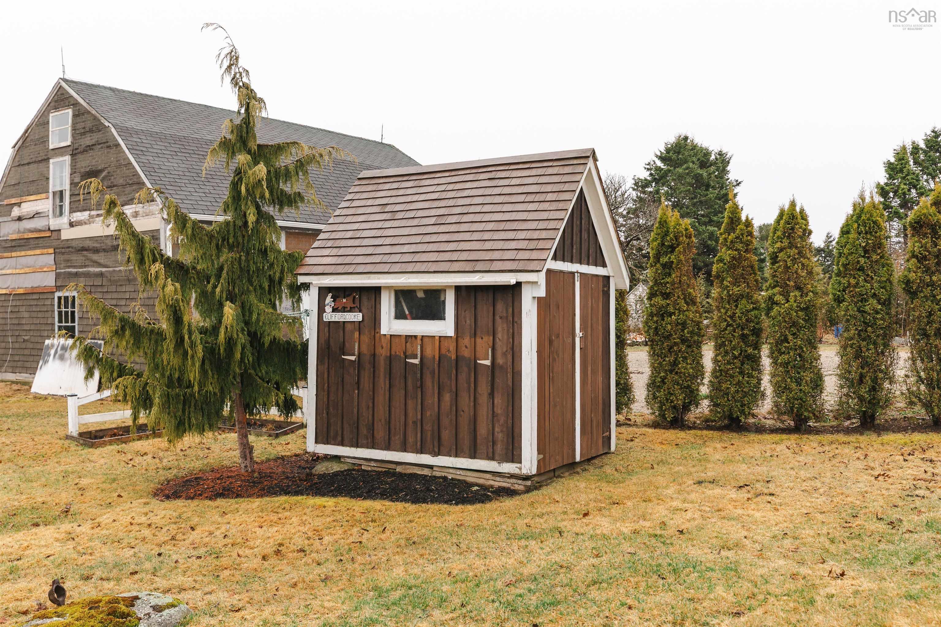 $690,000.00: 11 East River Point Road, East River Point