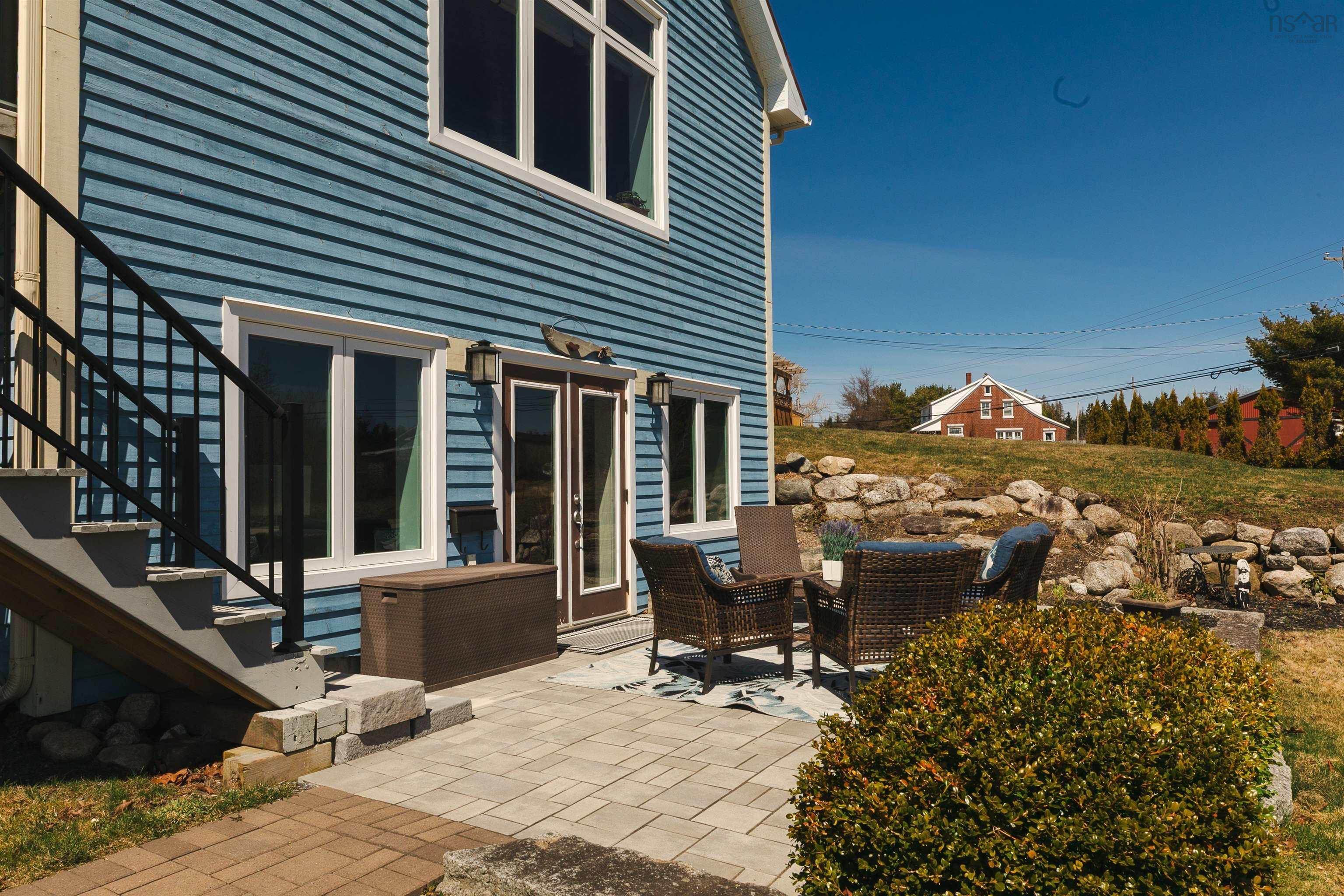 $690,000.00: 11 East River Point Road, East River Point