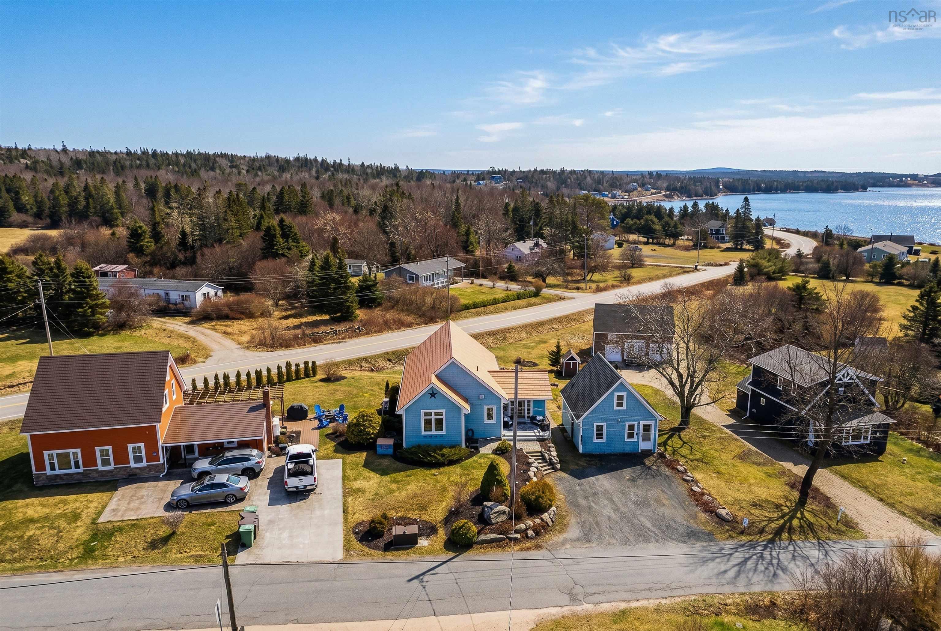 $690,000.00: 11 East River Point Road, East River Point