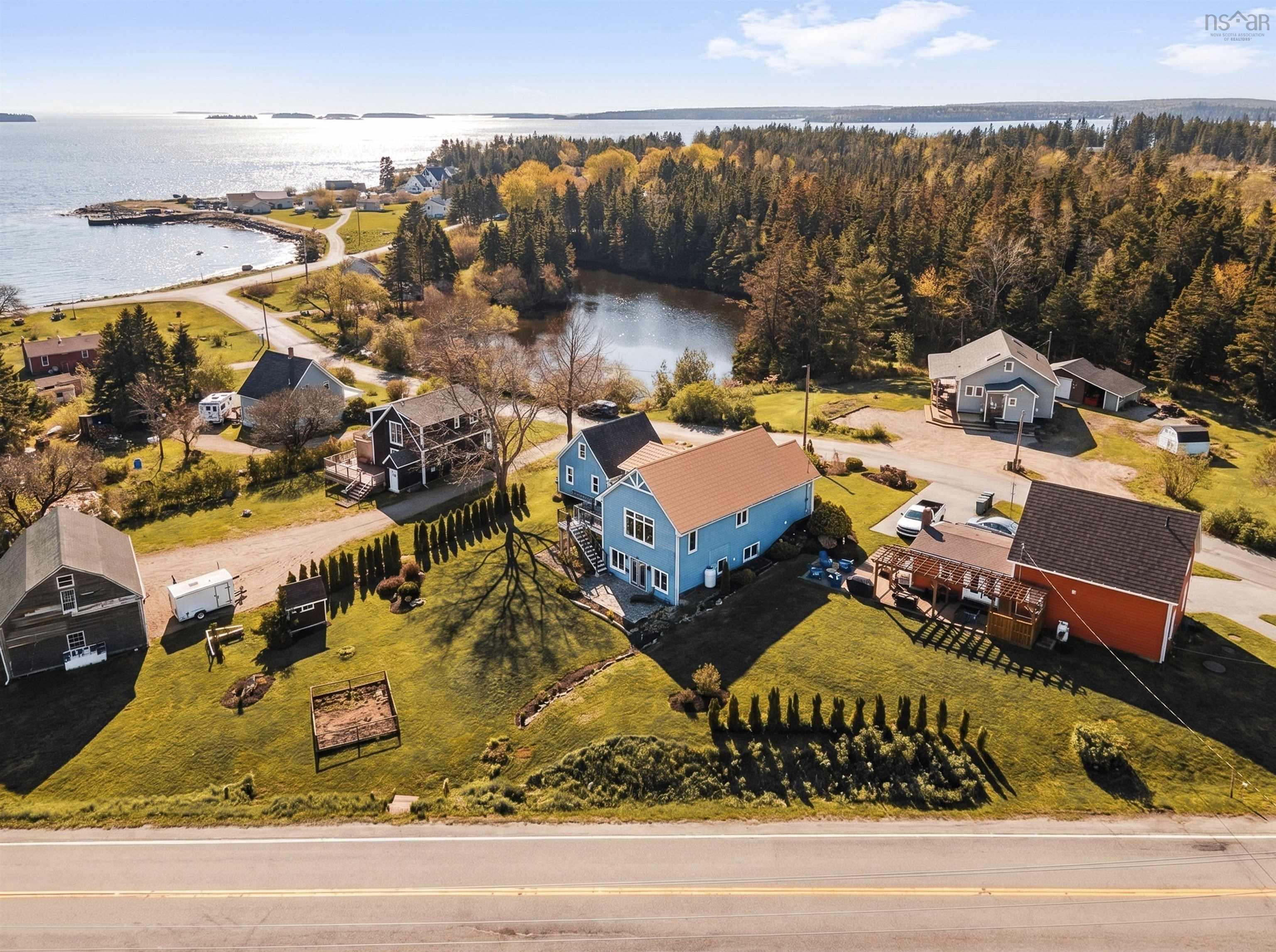 $690,000.00: 11 East River Point Road, East River Point