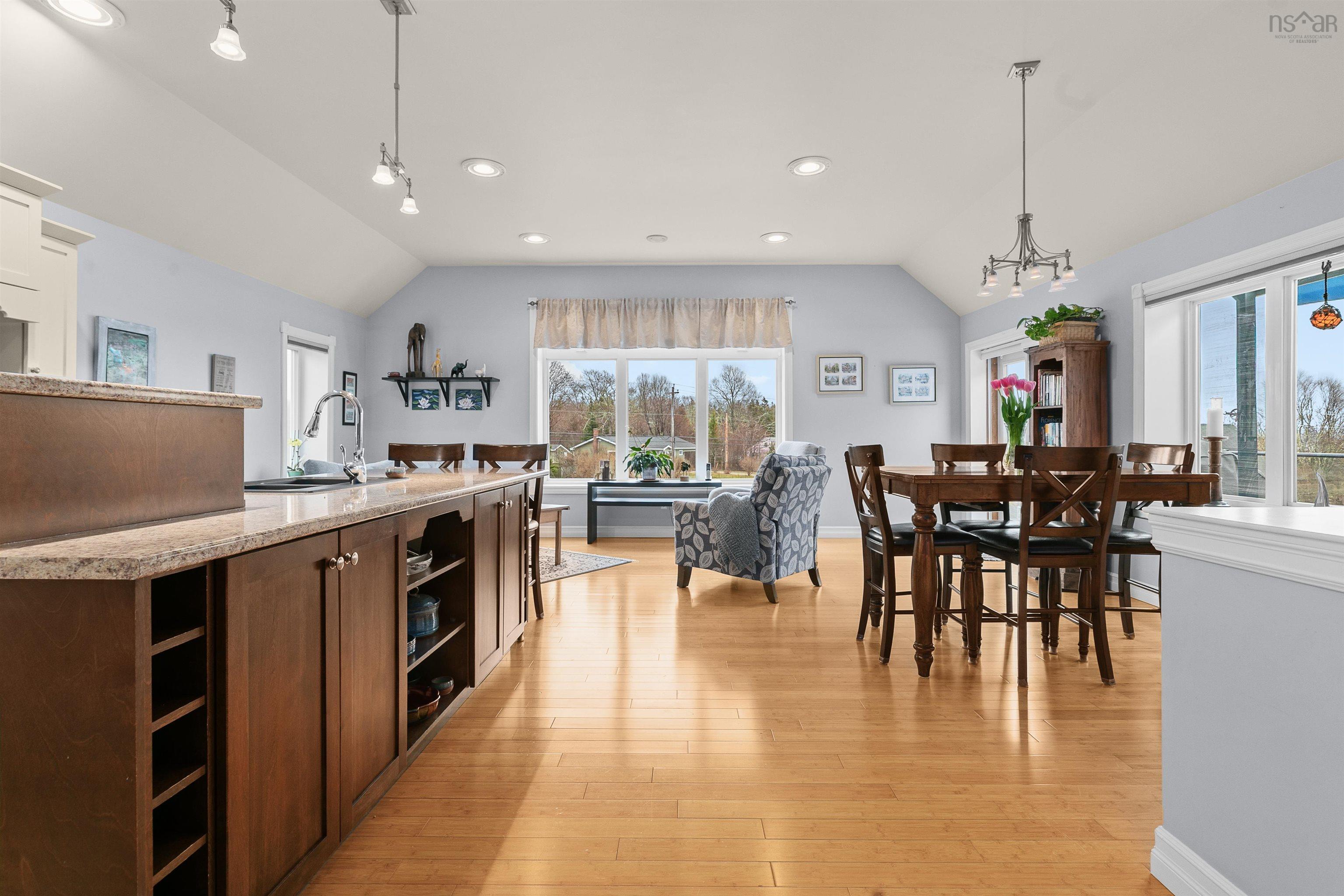 $690,000.00: 11 East River Point Road, East River Point