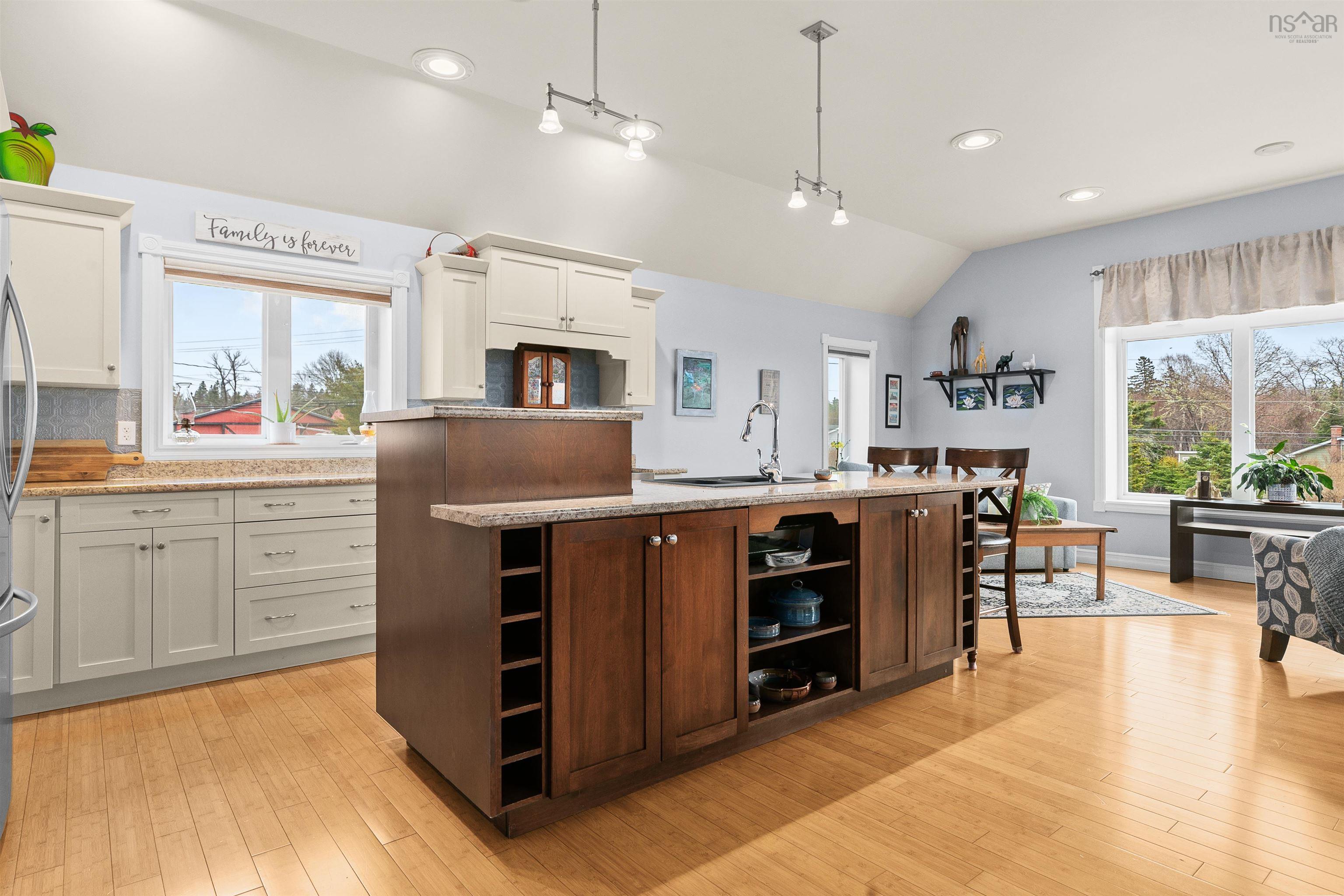 $690,000.00: 11 East River Point Road, East River Point