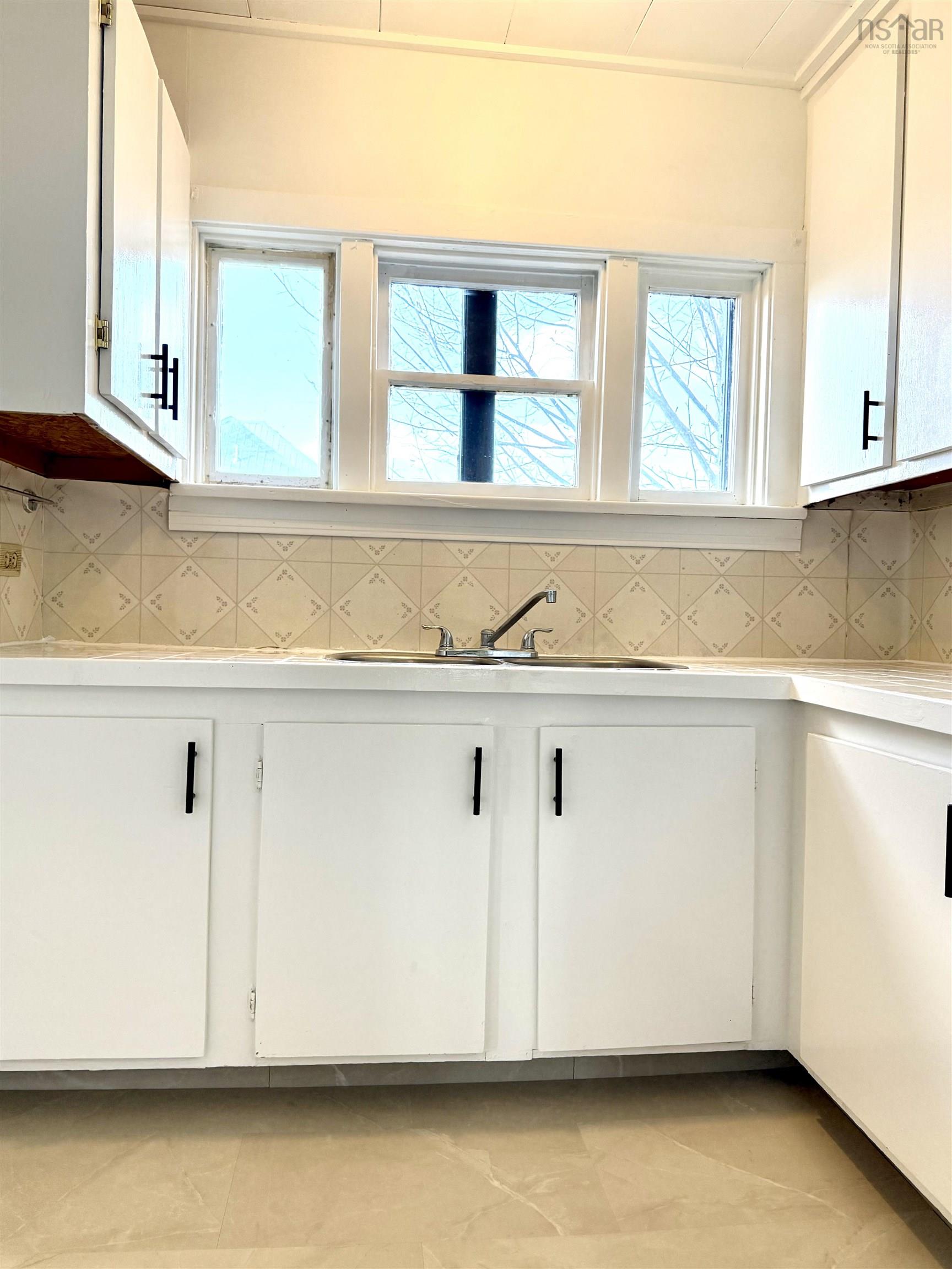 $229,900.00: 190 Church Street, Amherst