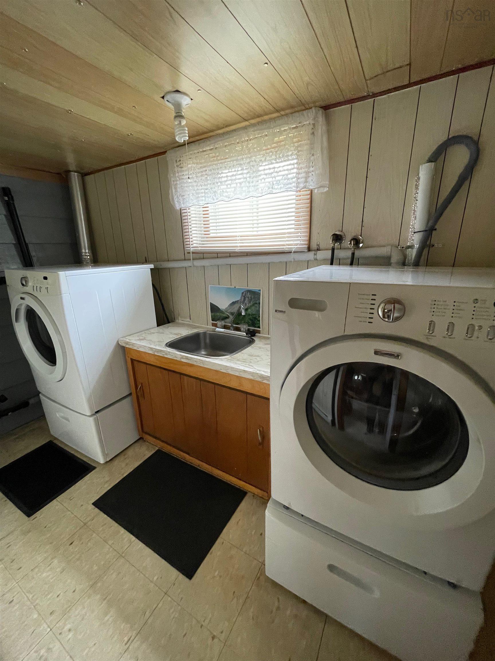 $339,900.00: 2190 Highway 28, South Bar