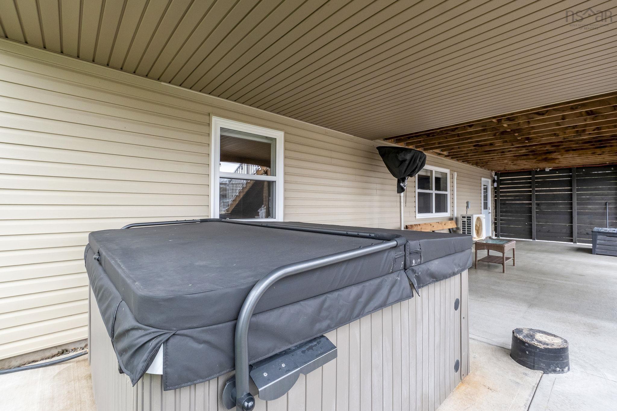 $649,900.00: 160 Underwood Road, Garlands Crossing