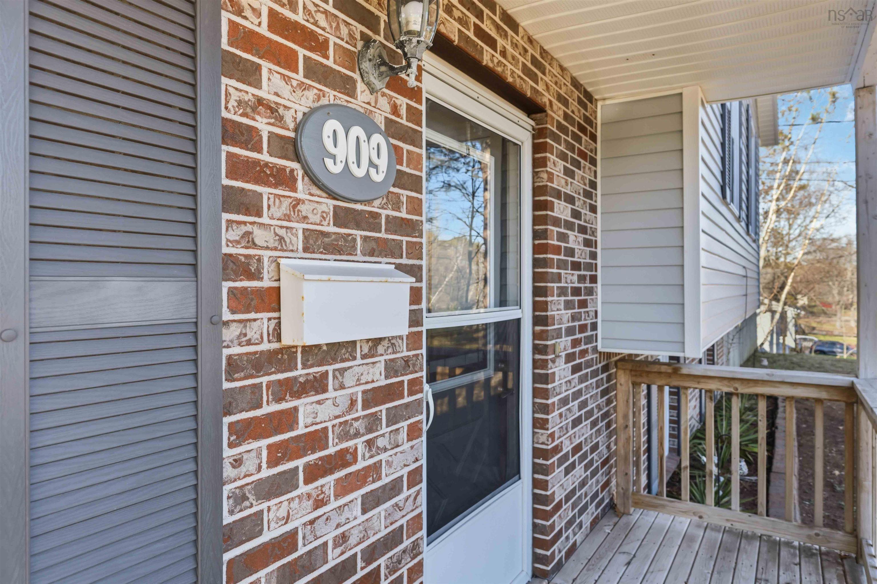 $469,905.00: 909 Shawn Drive, Kingston