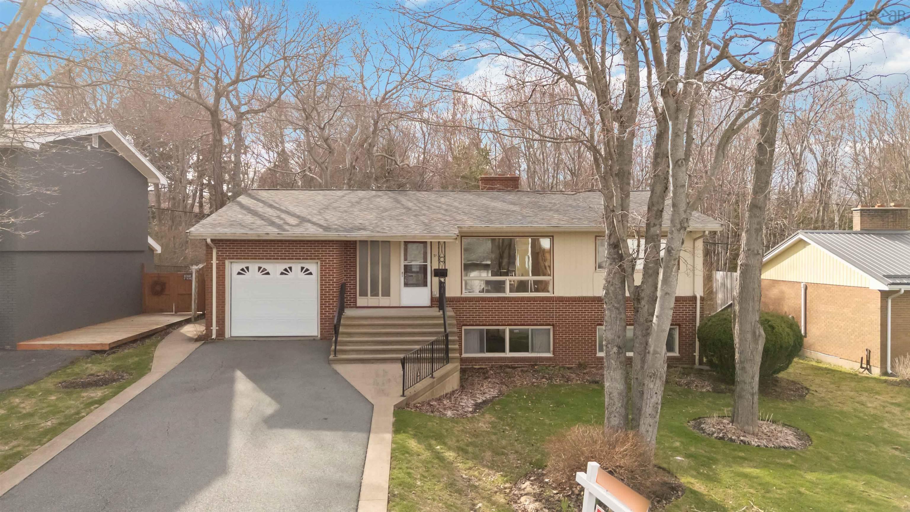 $579,900.00: 71 Woodward Crescent, Halifax