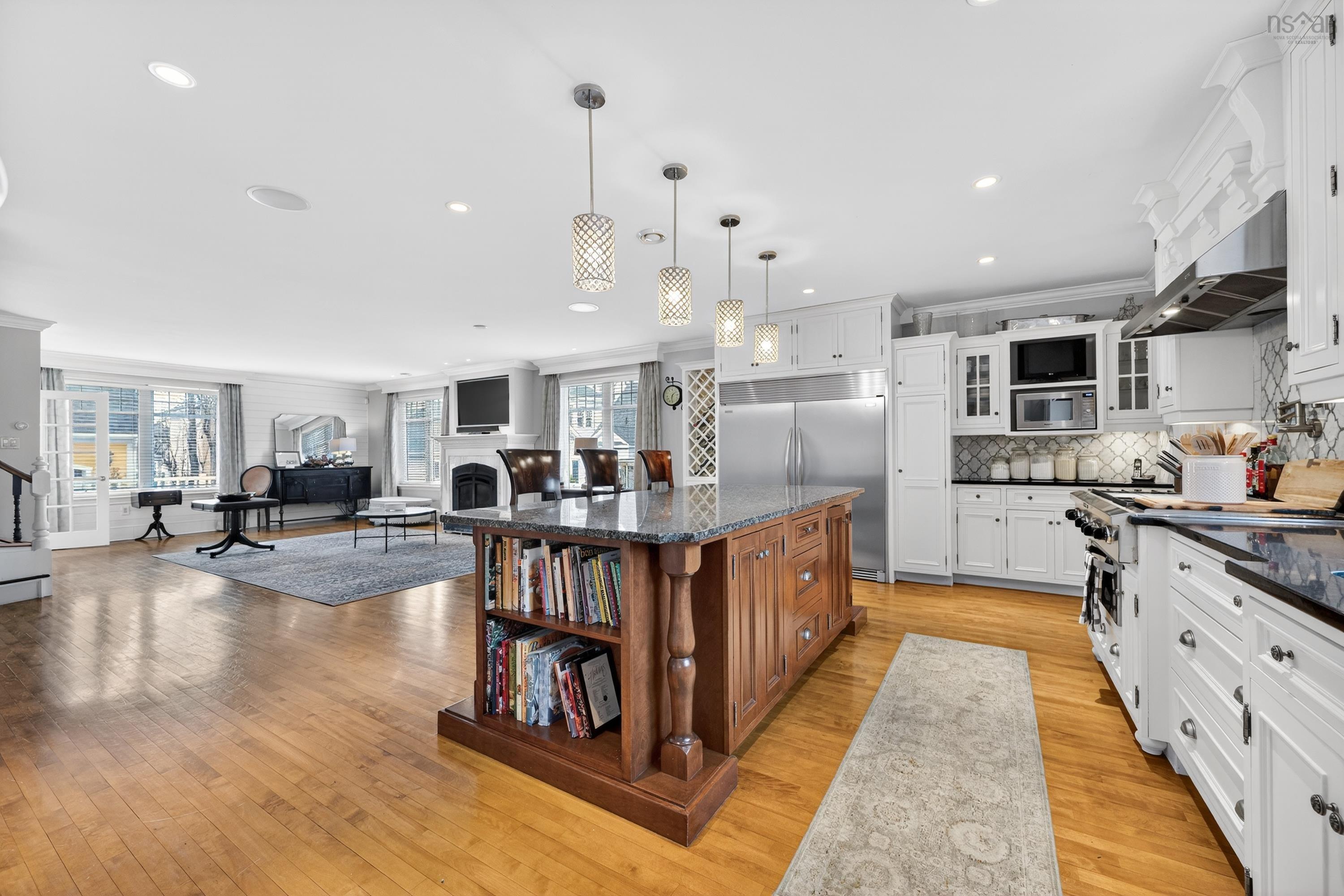 $725,000.00: 15 Whitney Avenue, Sydney