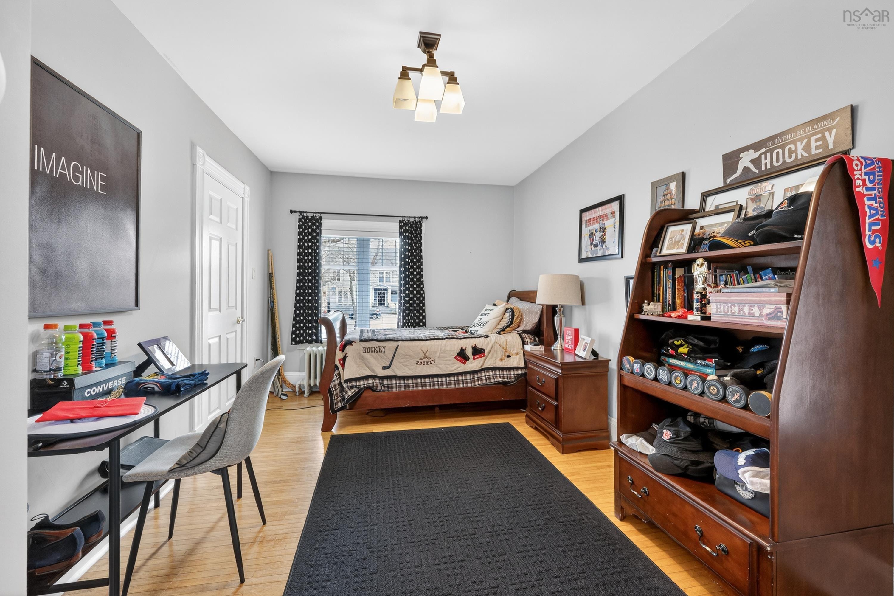 $725,000.00: 15 Whitney Avenue, Sydney