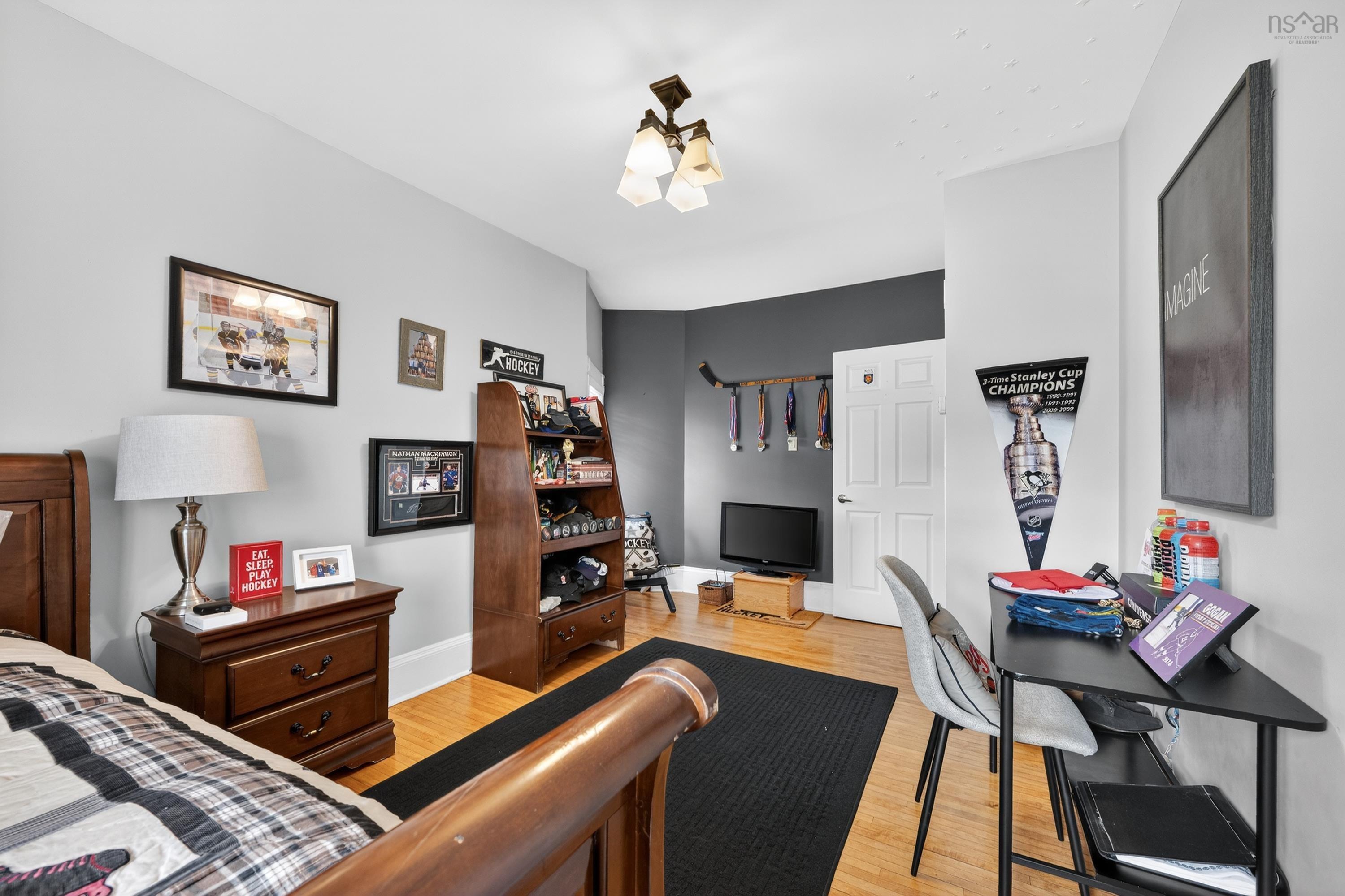 $725,000.00: 15 Whitney Avenue, Sydney