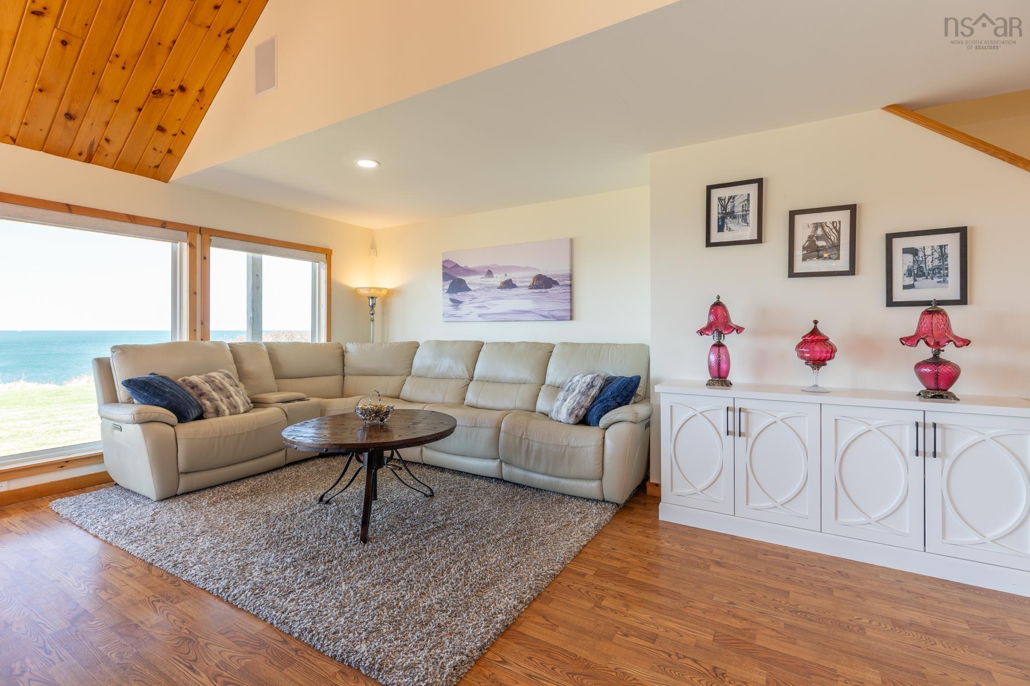 $959,000.00: 2435 Main Shore Road, Port Maitland