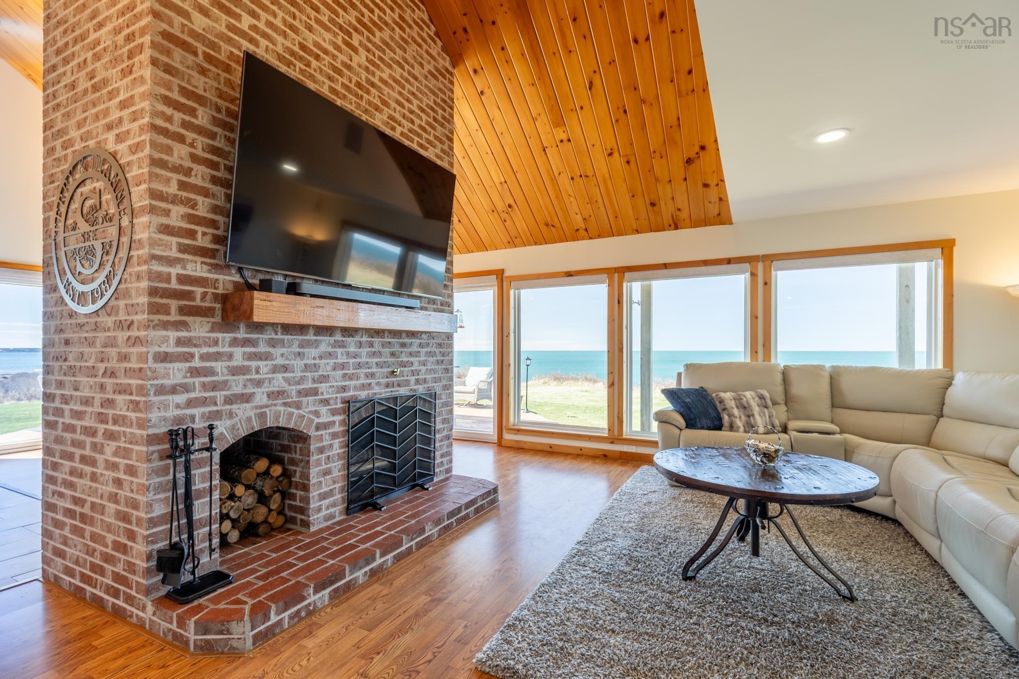 $959,000.00: 2435 Main Shore Road, Port Maitland