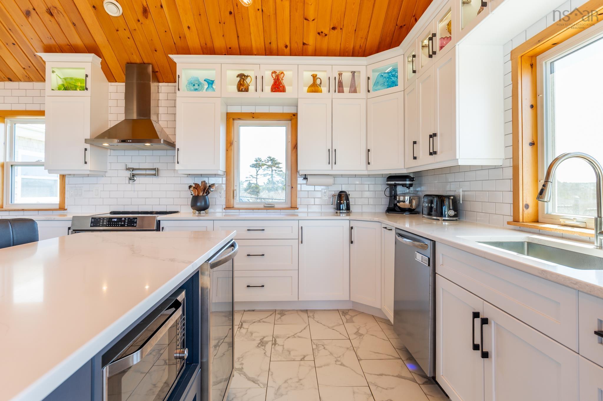 $959,000.00: 2435 Main Shore Road, Port Maitland