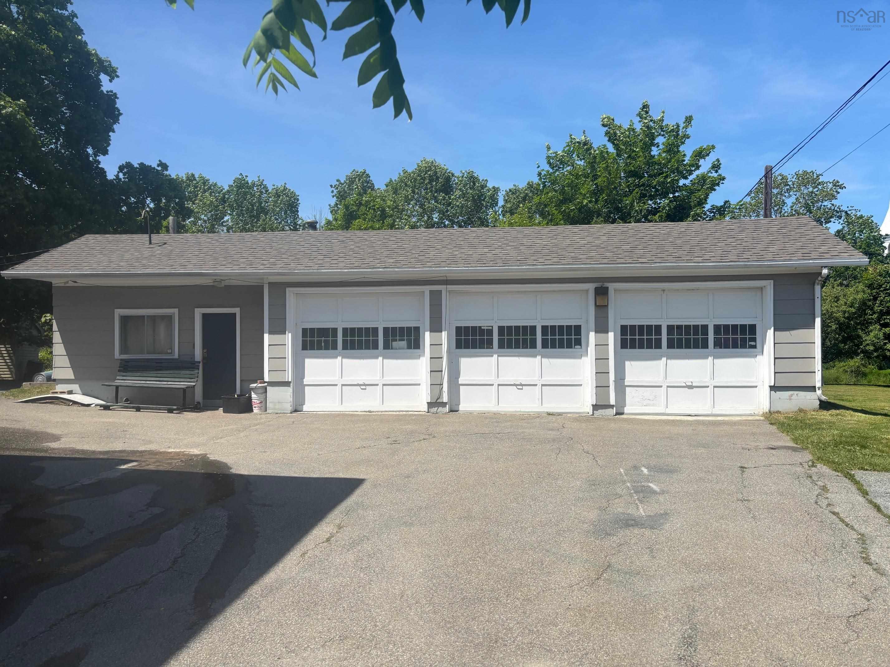 $996,500.00: 28 & 32 Parish Street, Mahone Bay