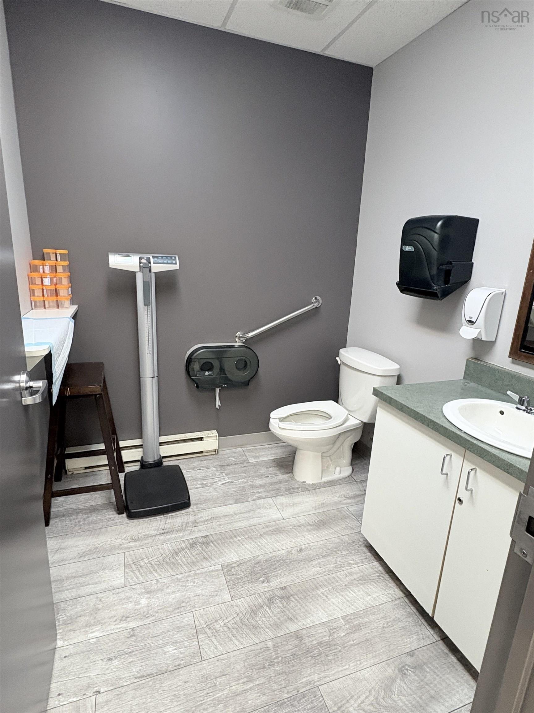 102 5991 Spring Garden Road, Halifax, NS (MLS 202608275)