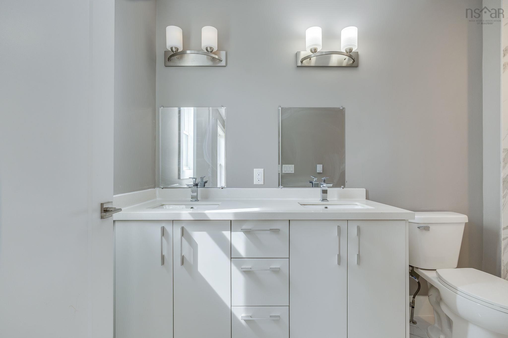 $729,900.00: 32 Higgins Avenue, Beechville