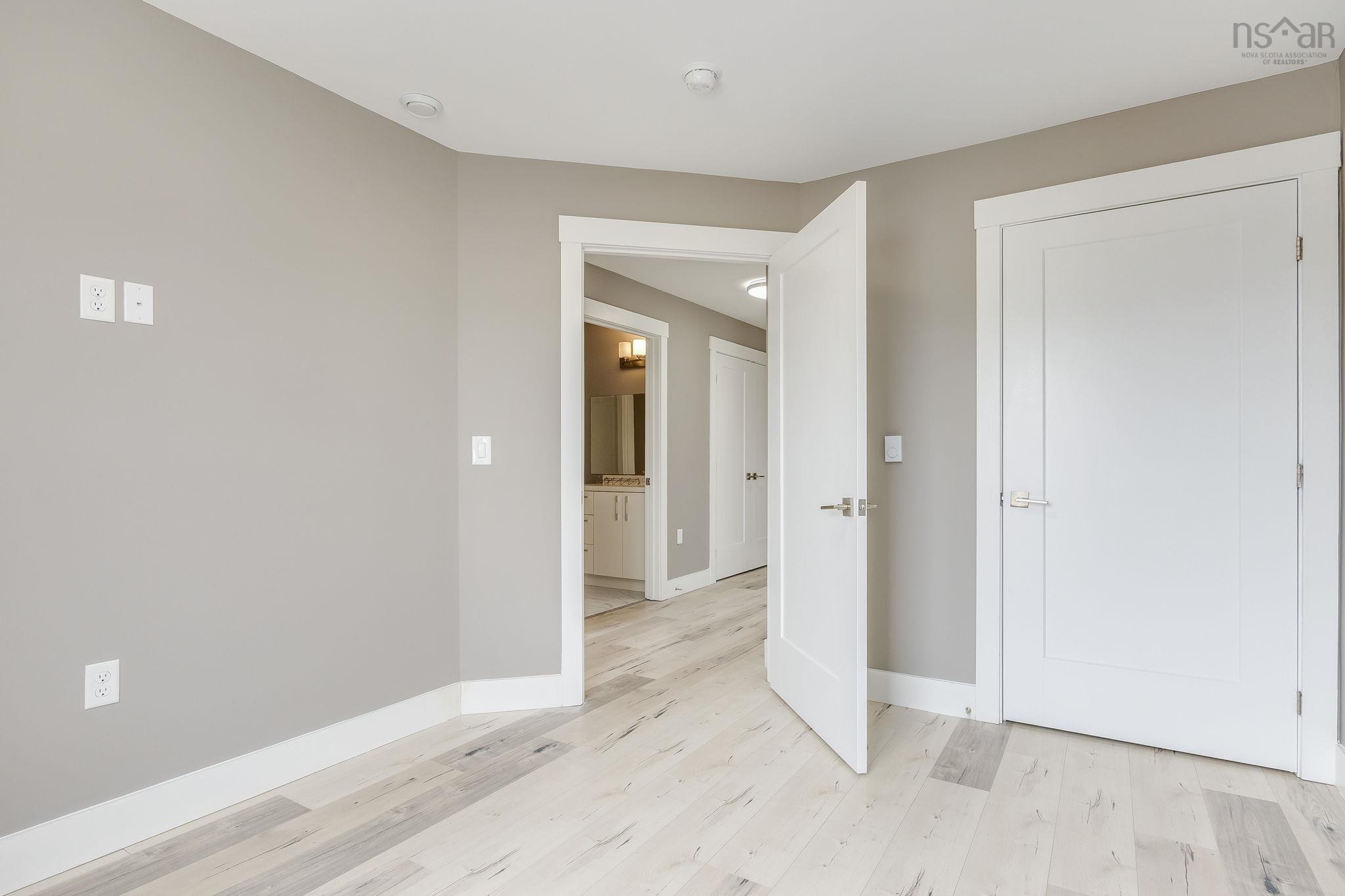 $729,900.00: 32 Higgins Avenue, Beechville