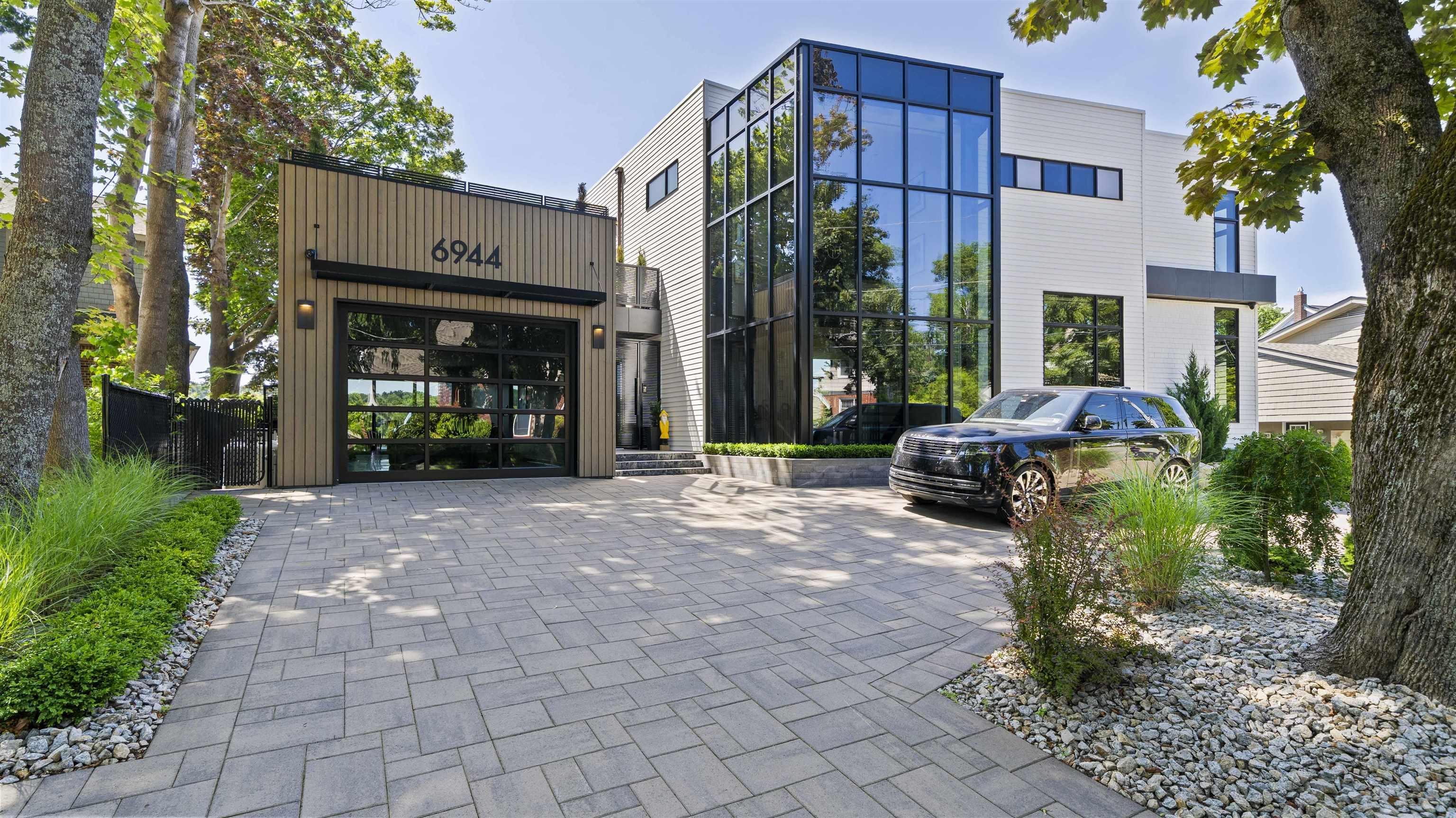 $7,500,000.00: 6944 Armview Avenue, Halifax