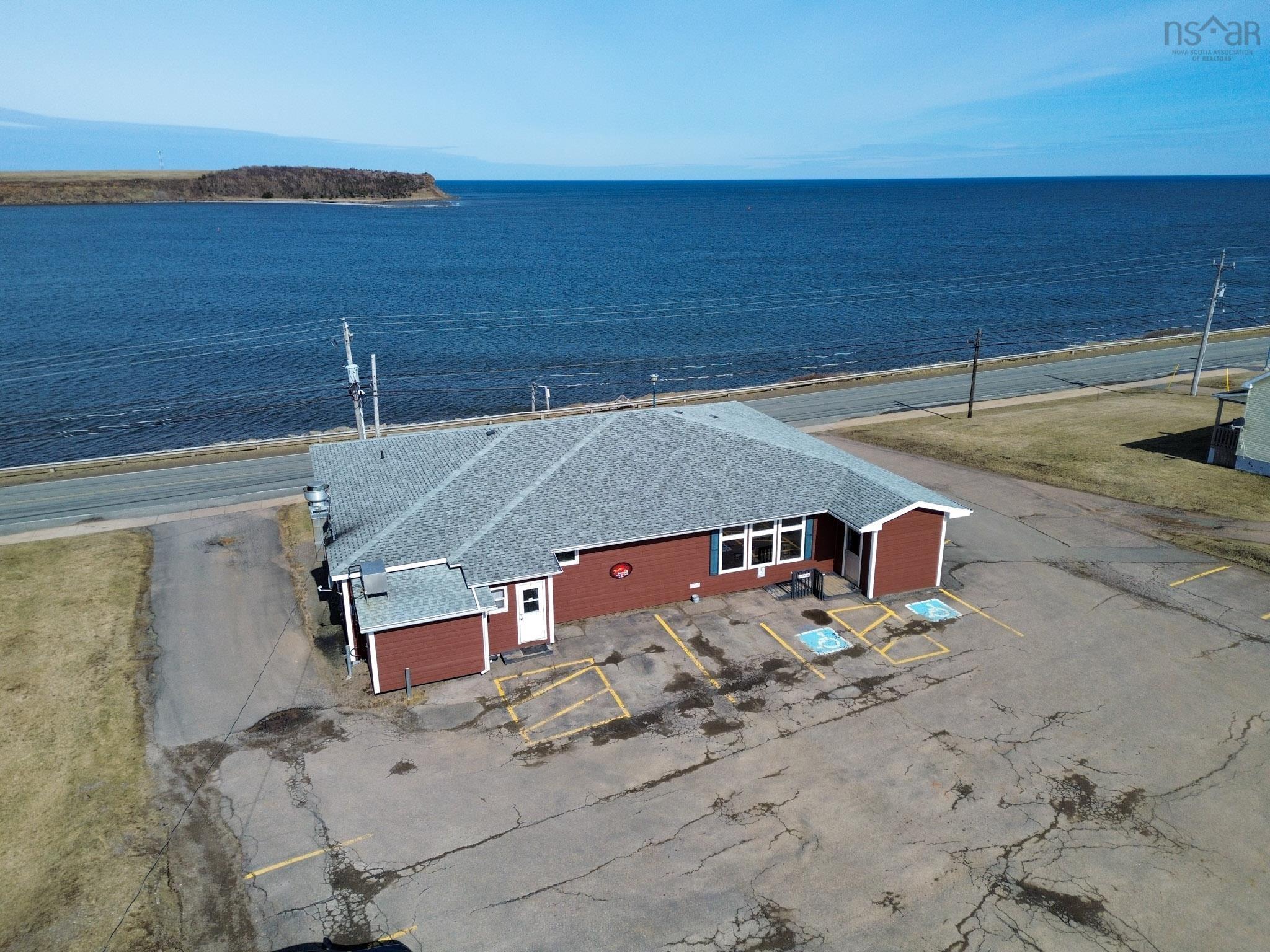 $1,399,000.00: 15528 Cabot Trail, Chéticamp