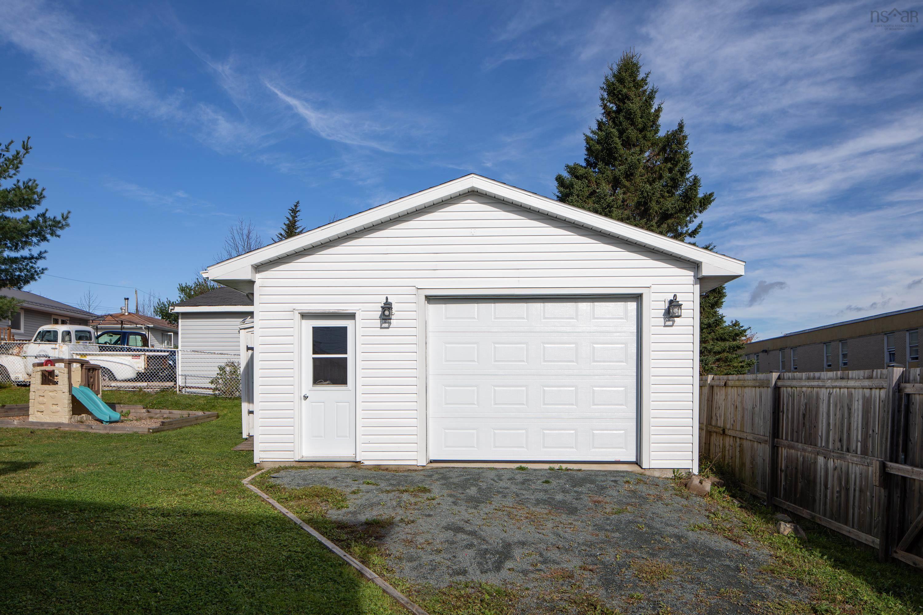 $599,900.00: 4 Evergreen Drive, Cole Harbour