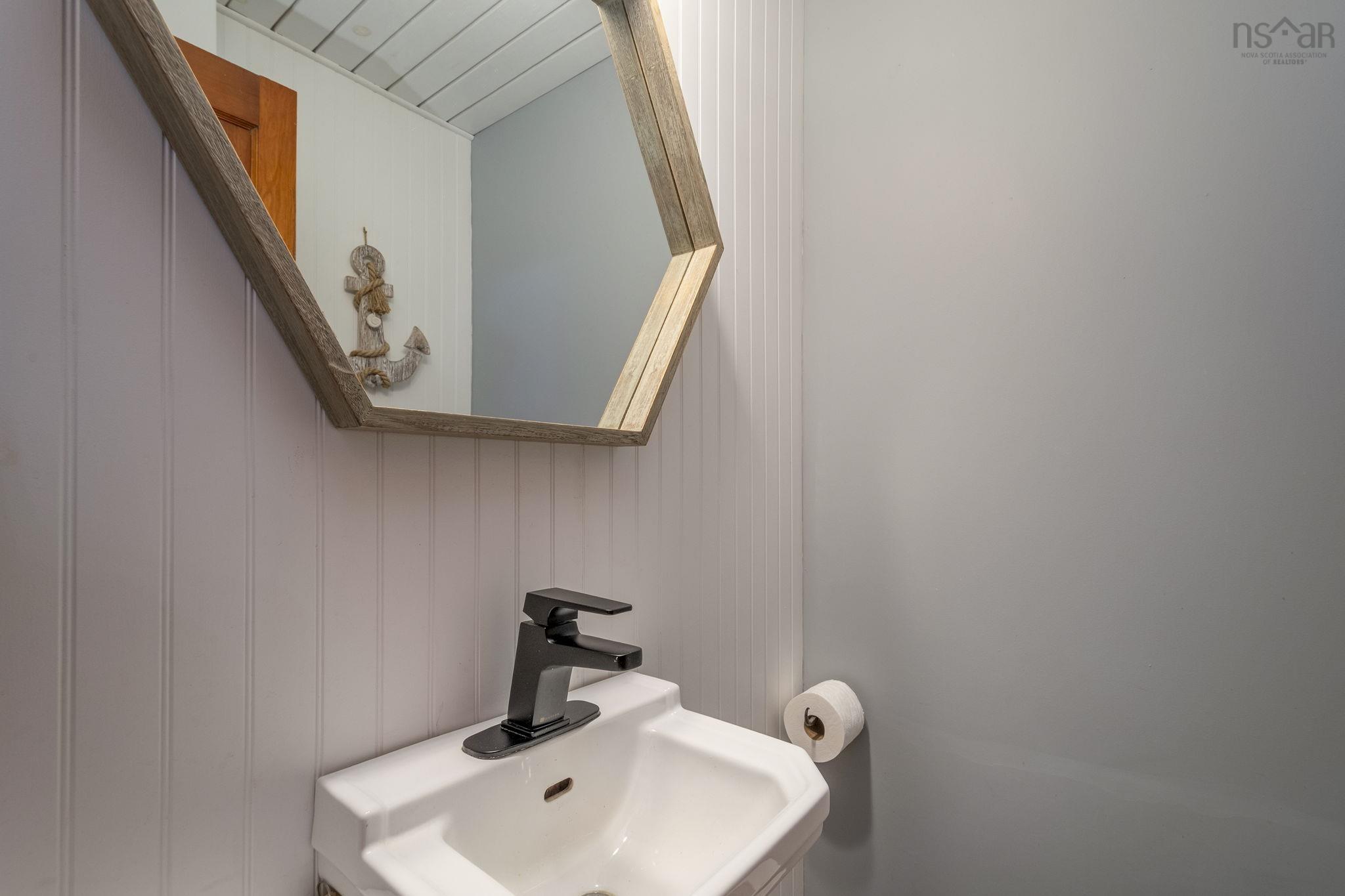 $568,000.00: 1772 304 Highway, Cape Forchu