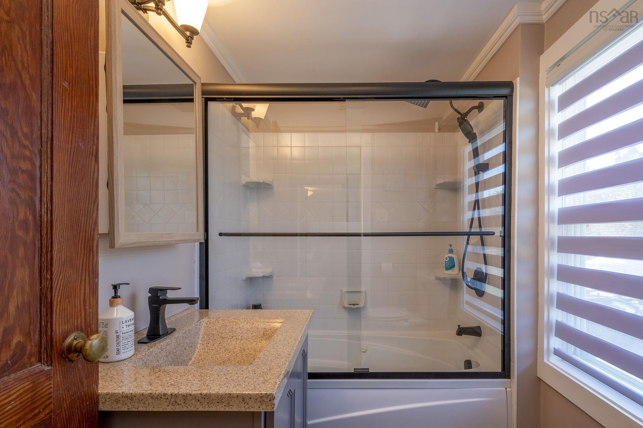 $568,000.00: 1772 304 Highway, Cape Forchu