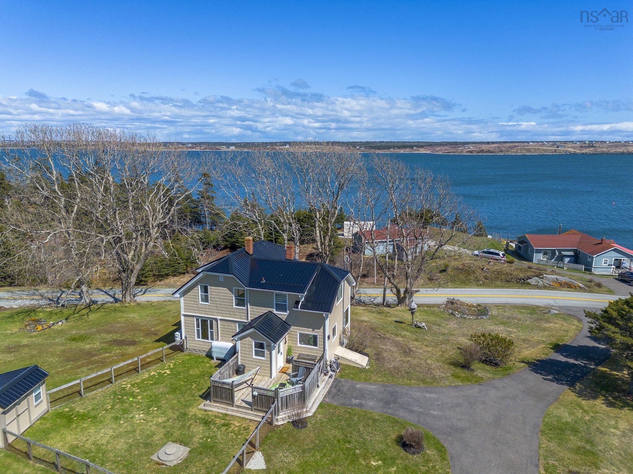 $568,000.00: 1772 304 Highway, Cape Forchu