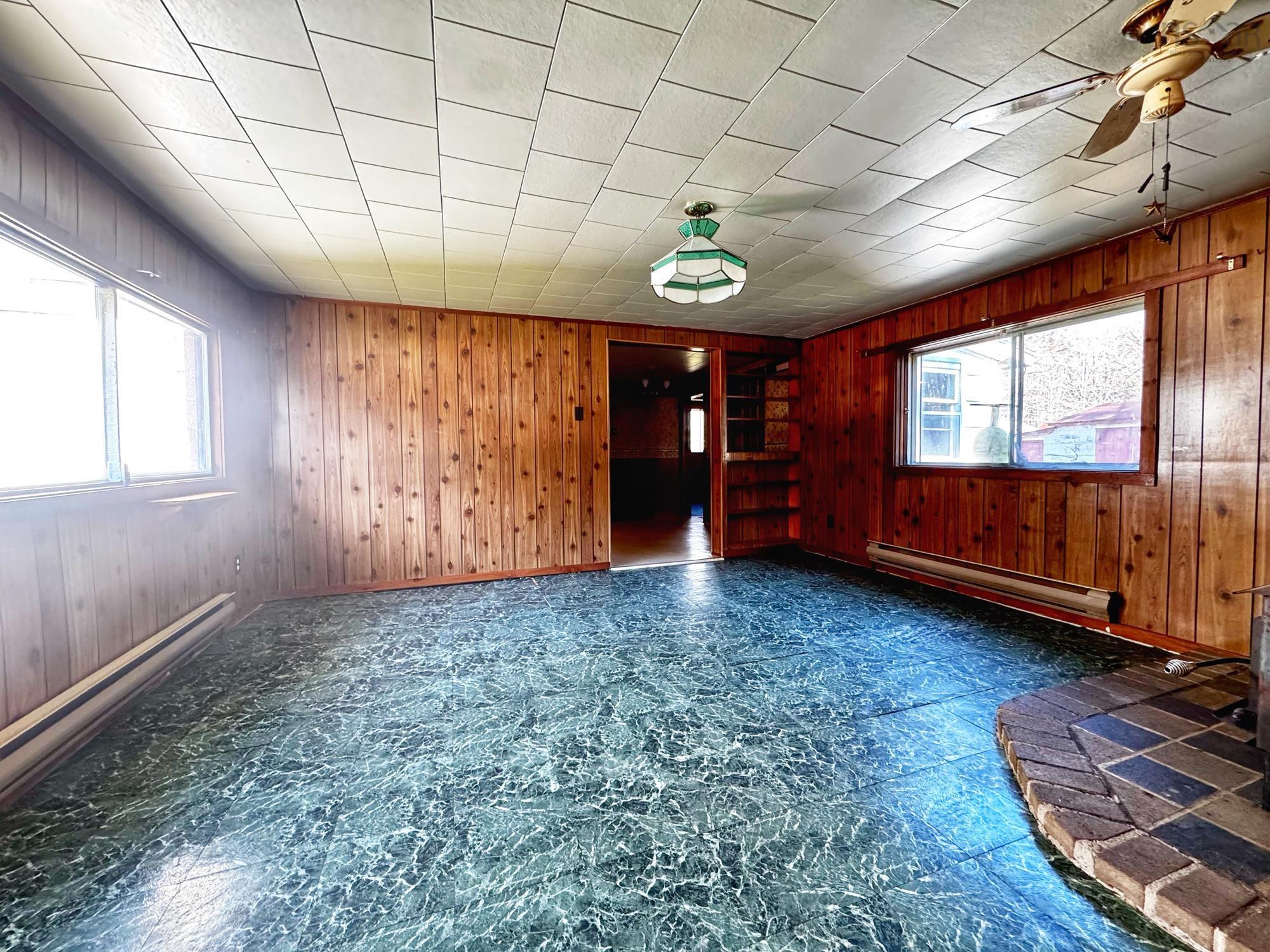 $184,900.00: 9932 Highway 201, South Farmington