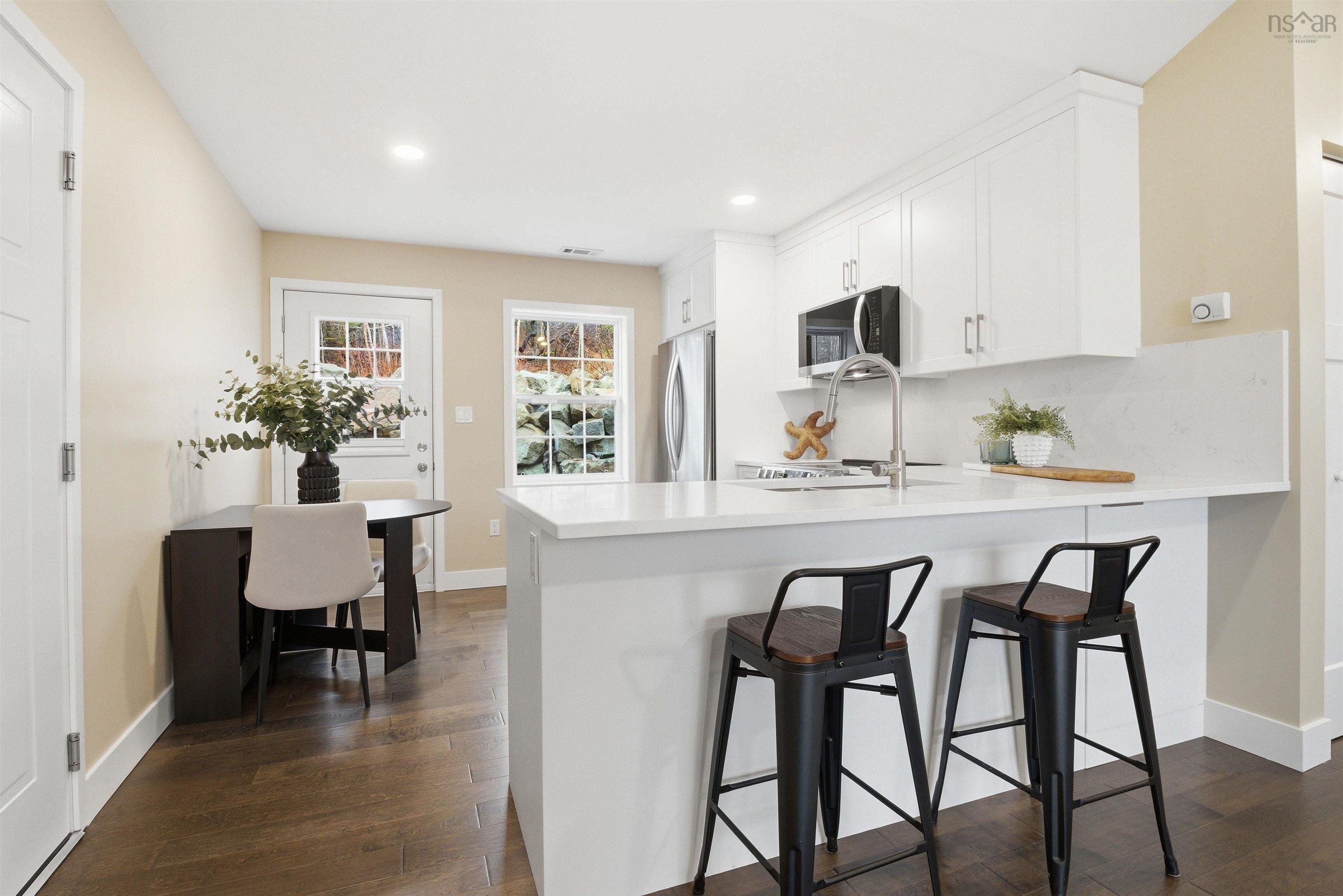 $423,900.00: 7 Lions Club Road, Fox Point