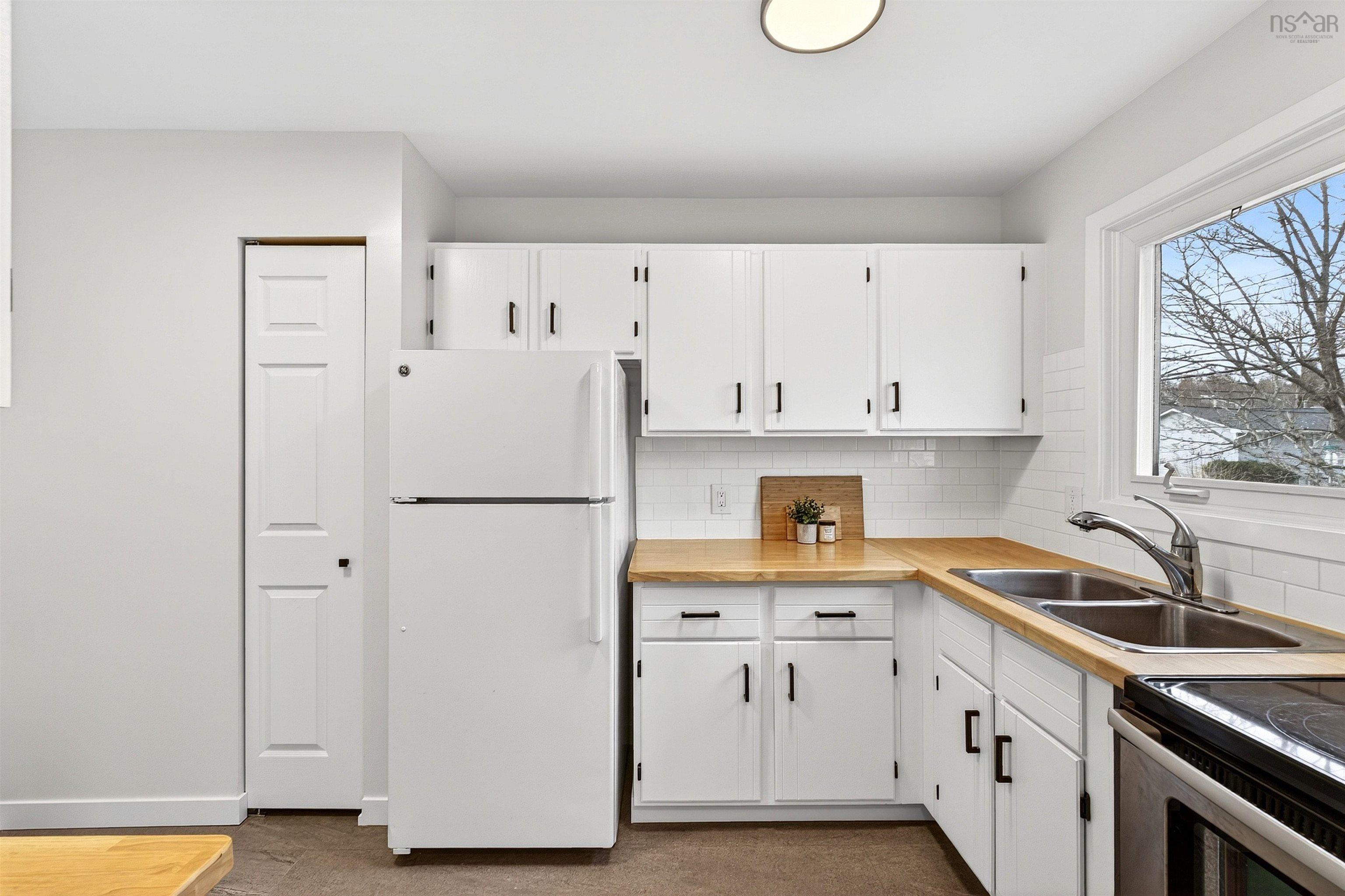 $425,000.00: 31 Circassion Drive, Cole Harbour