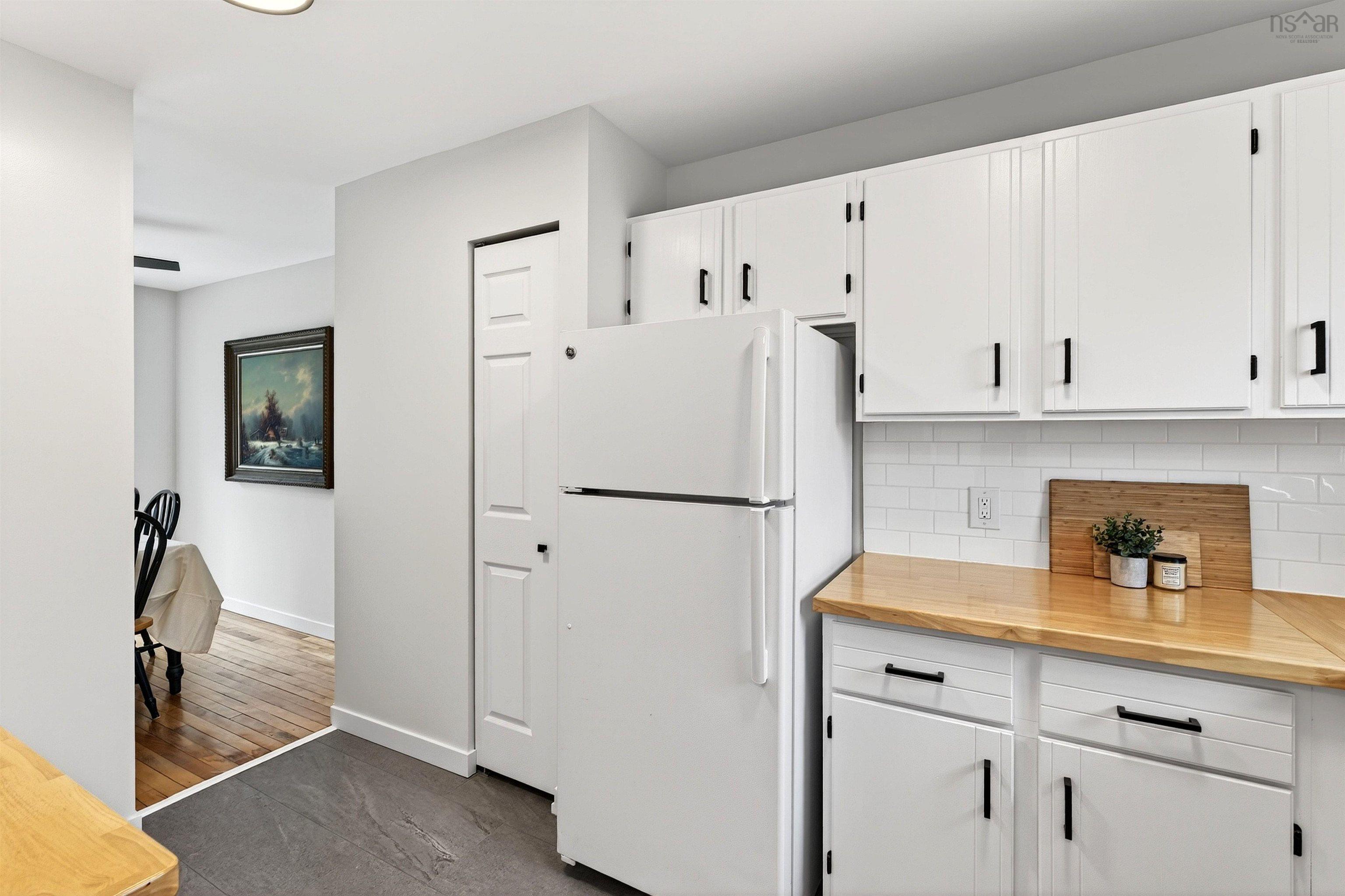 $425,000.00: 31 Circassion Drive, Cole Harbour